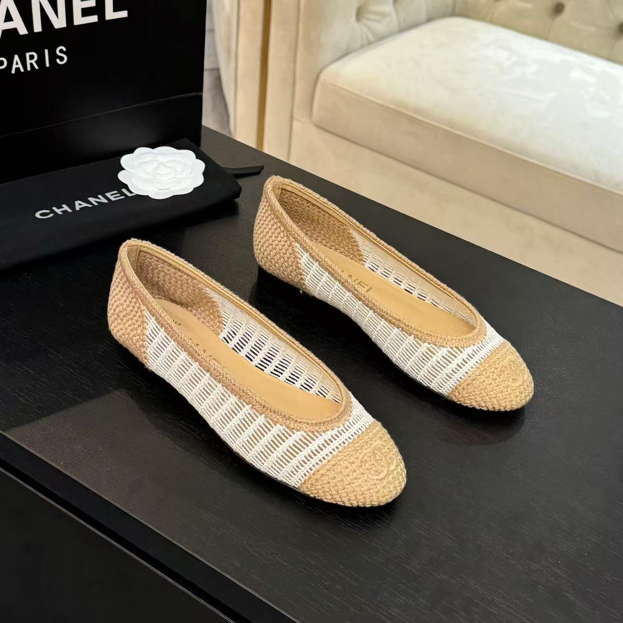 Luxury Chanel 25 Ballet Flat White Beige Raffia