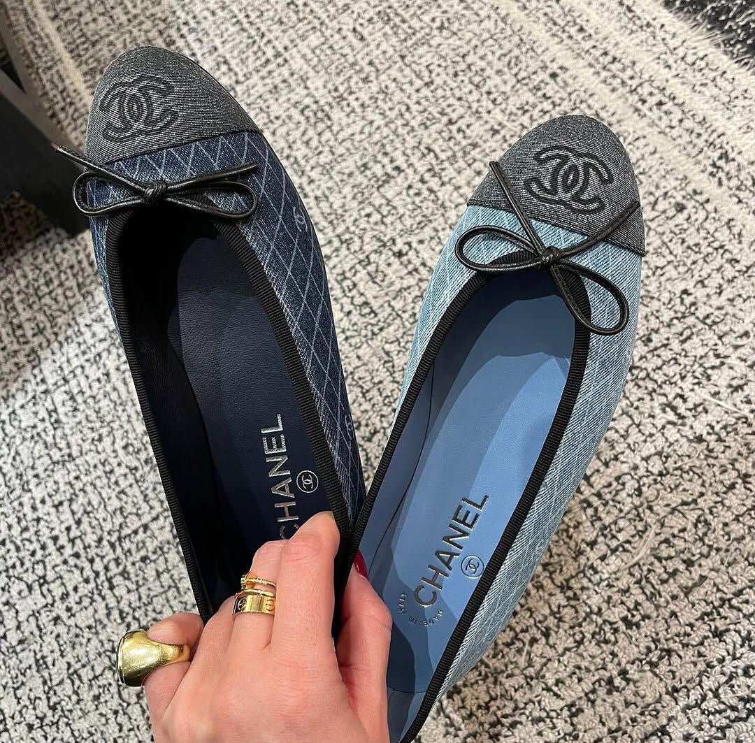 Luxury Chanel 25 Ballet Flat Blue Denim White Quilted
