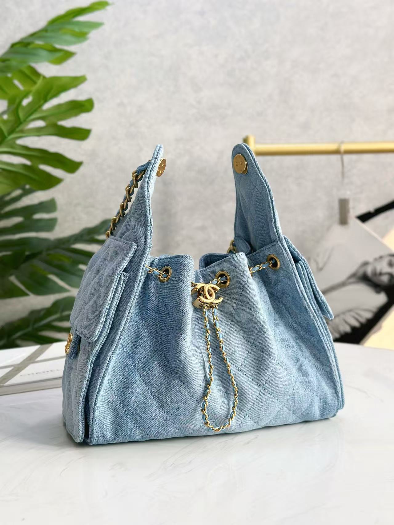 Luxury Chanel 25C Hobo Bag 30cm Light Blue Denim