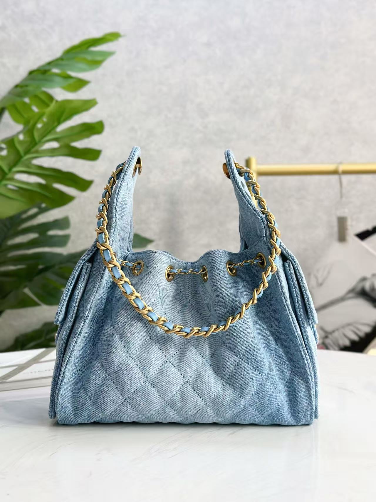 Luxury Chanel 25C Hobo Bag 30cm Light Blue Denim