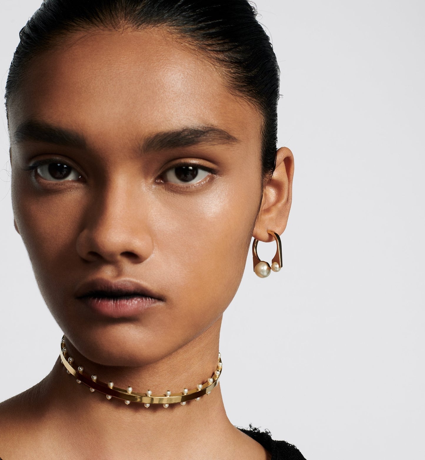 Medium Luxury Dior Tribales New Look Earrings Gold Finish Metal And White Resin Pearls