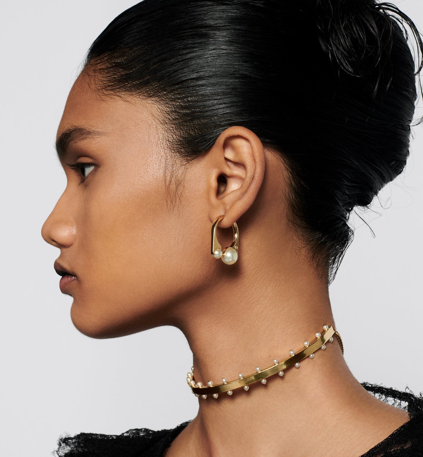 Medium Luxury Dior Tribales New Look Earrings Gold Finish Metal And White Resin Pearls