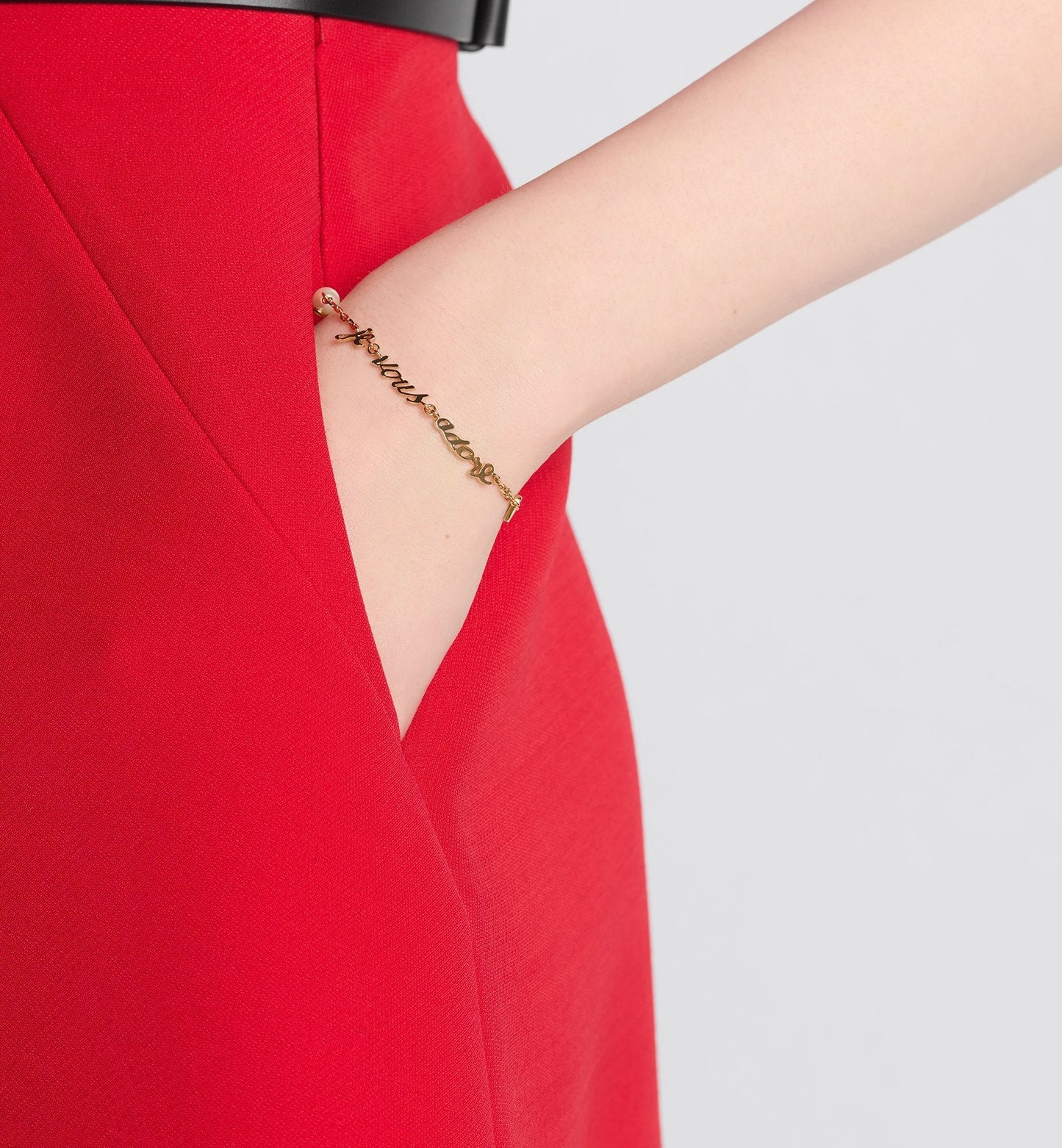 Luxury Dioramour Je Vous Adore Bracelet Gold Finish Metal With White Resin Pearl And Red Lacquer