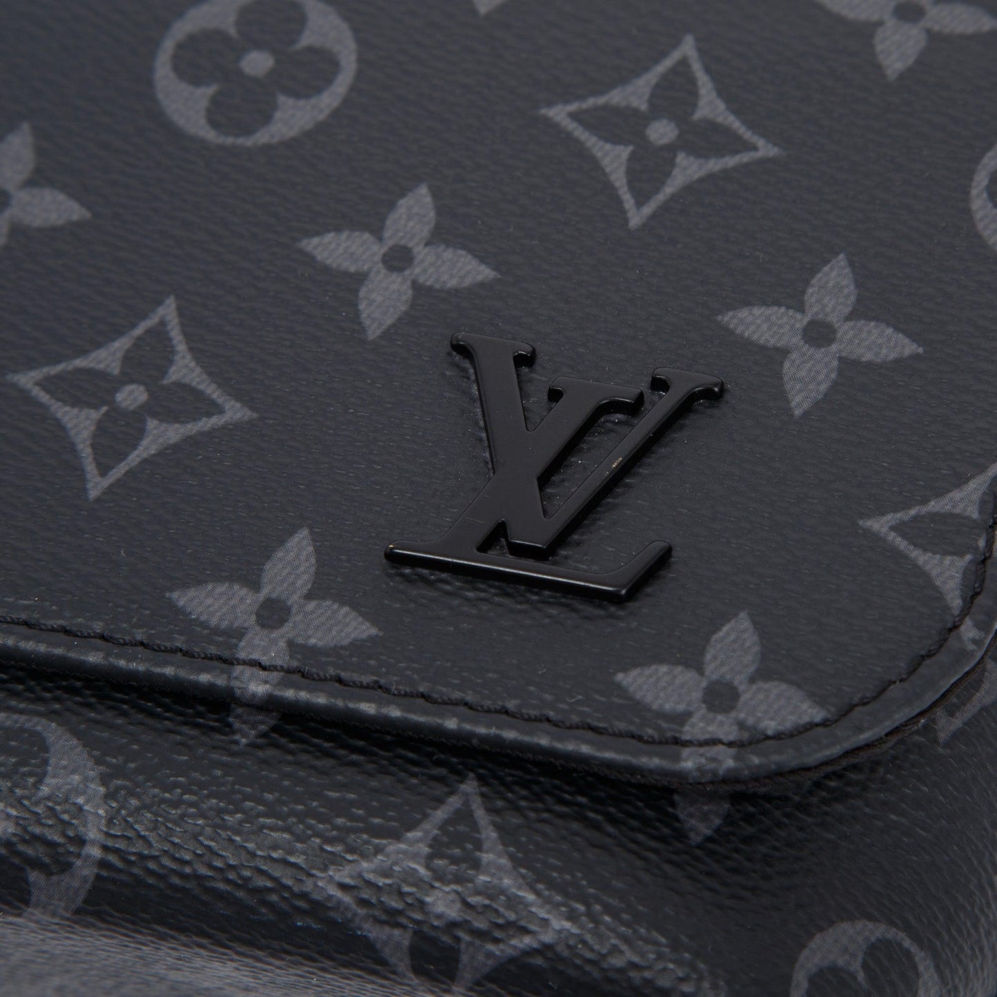 Louis Vuitton 2020 Monogram Eclipse District MM