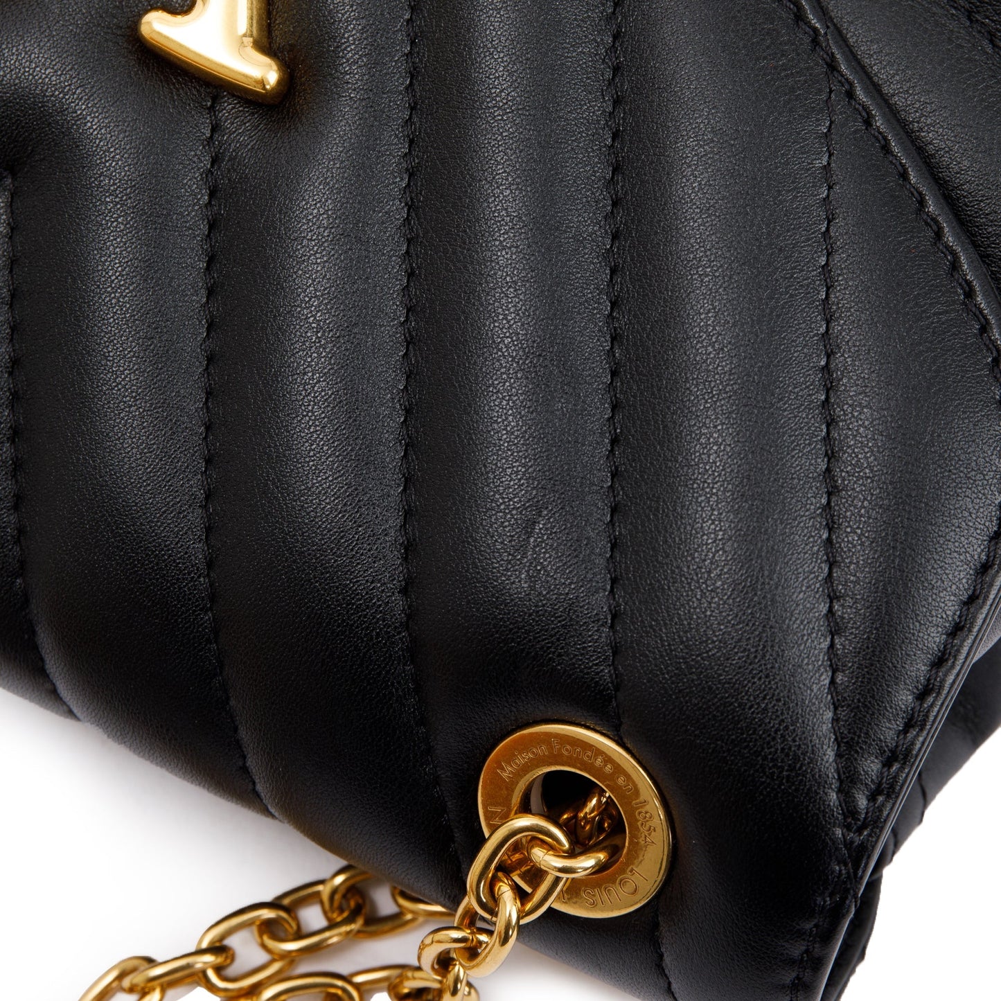 Louis Vuitton 2021 Black Cowhide Leather New Wave Chain Bag MM