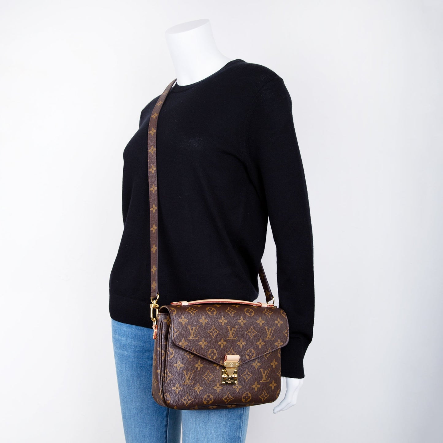 Louis Vuitton 2022 Monogram Pochette Metis