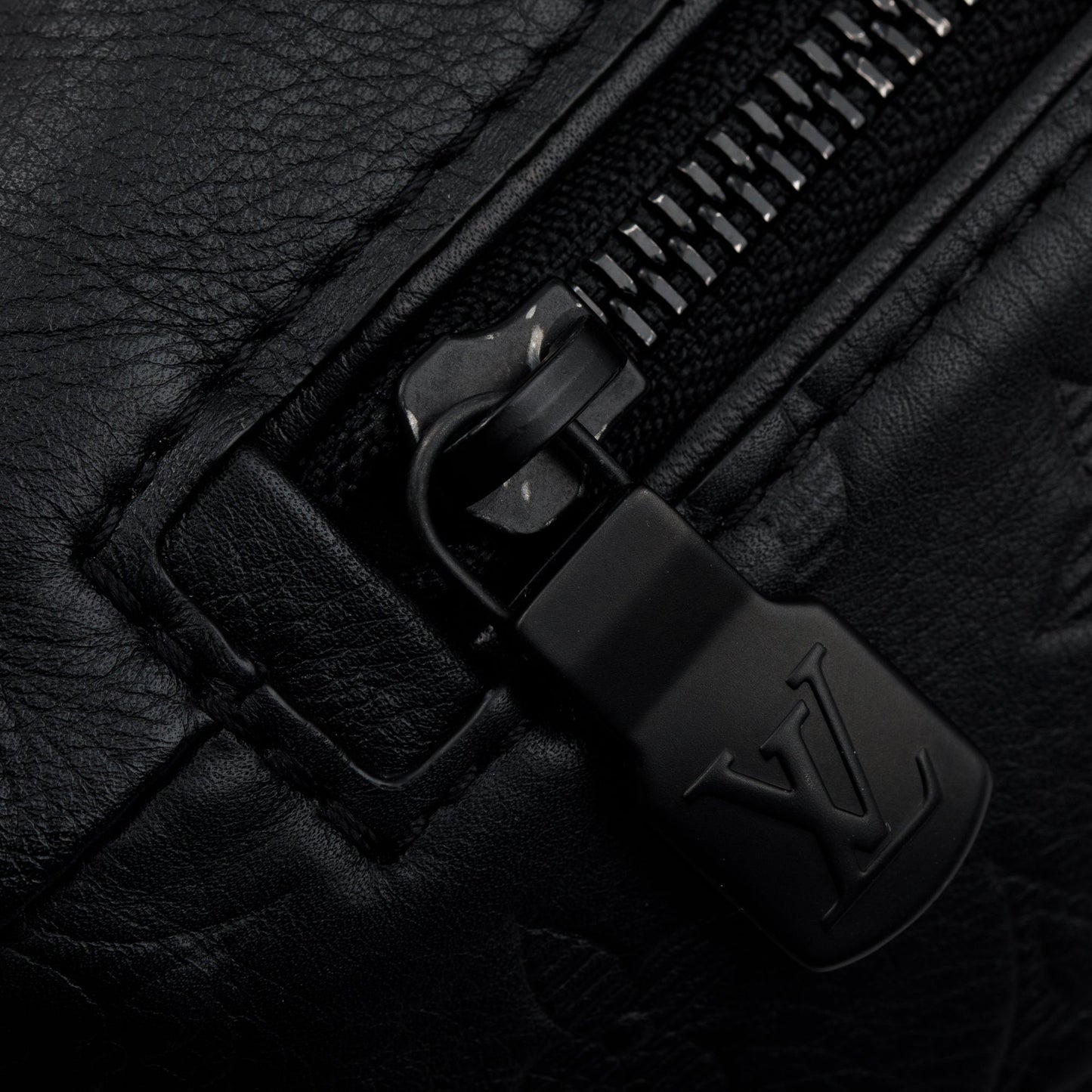 Louis Vuitton Black Monogram Shadow Calfskin Leather Discovery Bumbag