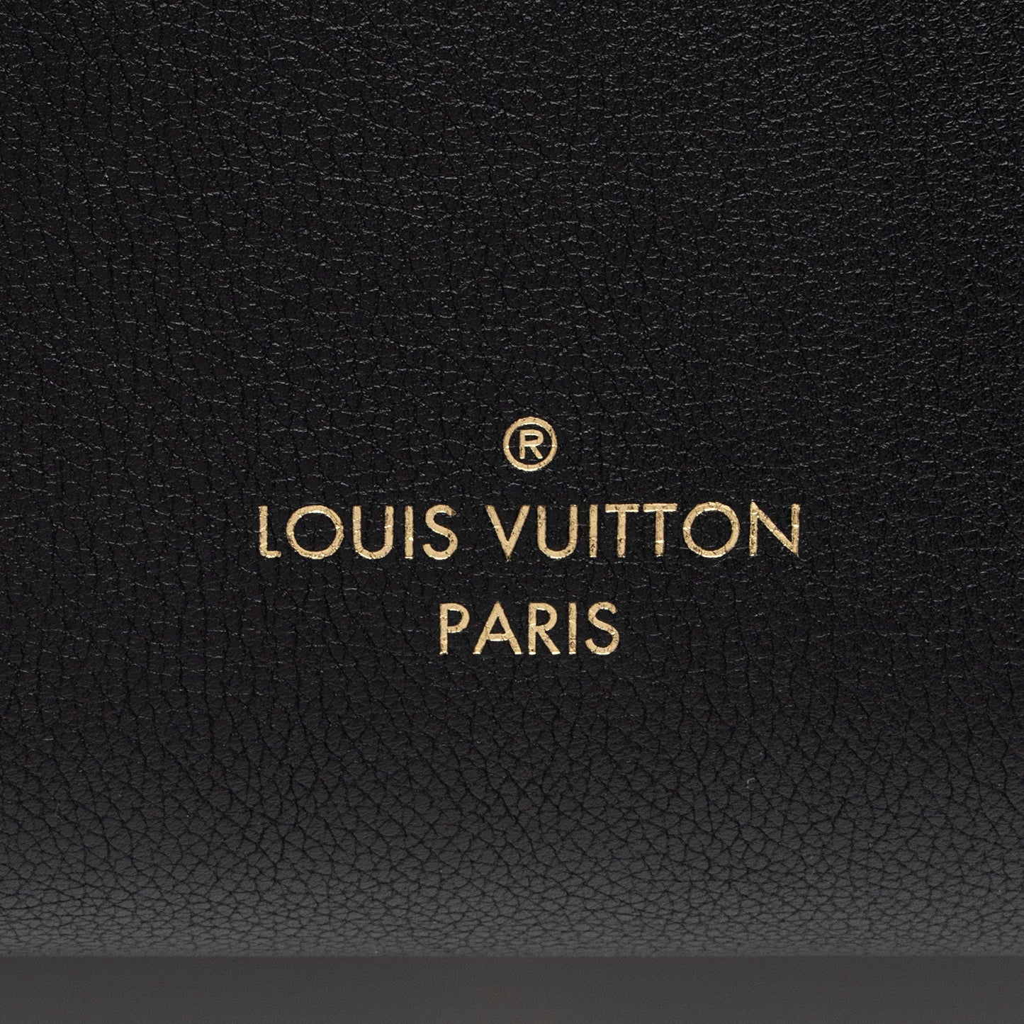 Louis Vuitton Calfskin Tufted Monogram Canvas On My Side MM Tote (SHF-QMhDUi)