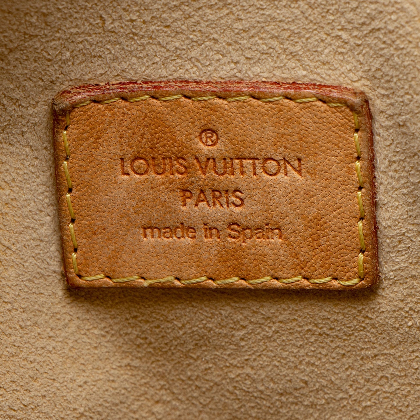 Louis Vuitton Damier Azur Artsy MM Shoulder Bag (SHF-D9Abmw)