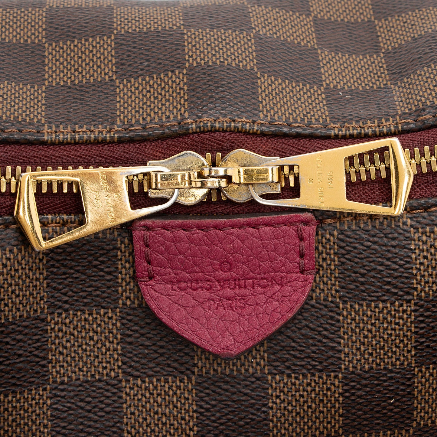 Louis Vuitton Damier Ebene Hyde Park Tote (SHF-nm9Fl3)