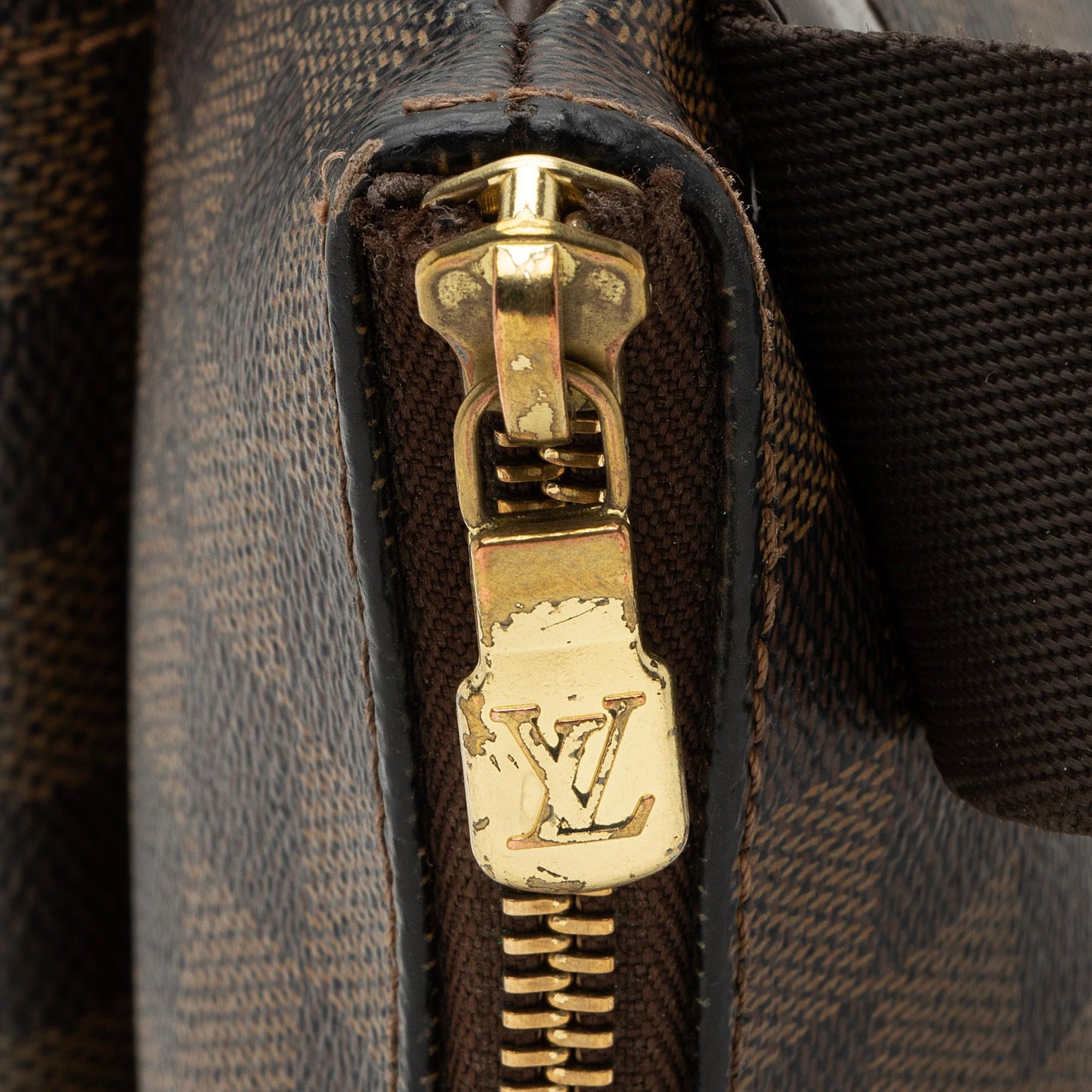 Louis Vuitton Damier Ebene Melville Crossbody Bag (SHF-a27JVY)