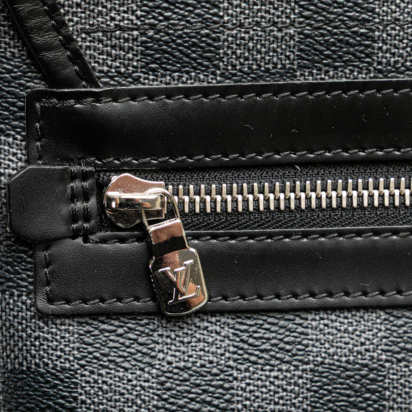 Louis Vuitton Damier Graphite Daniel MM