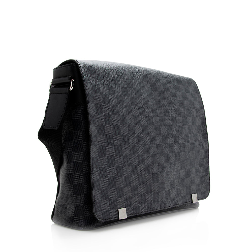 Louis Vuitton Damier Graphite District MM Messenger Bag (SHF-19605)