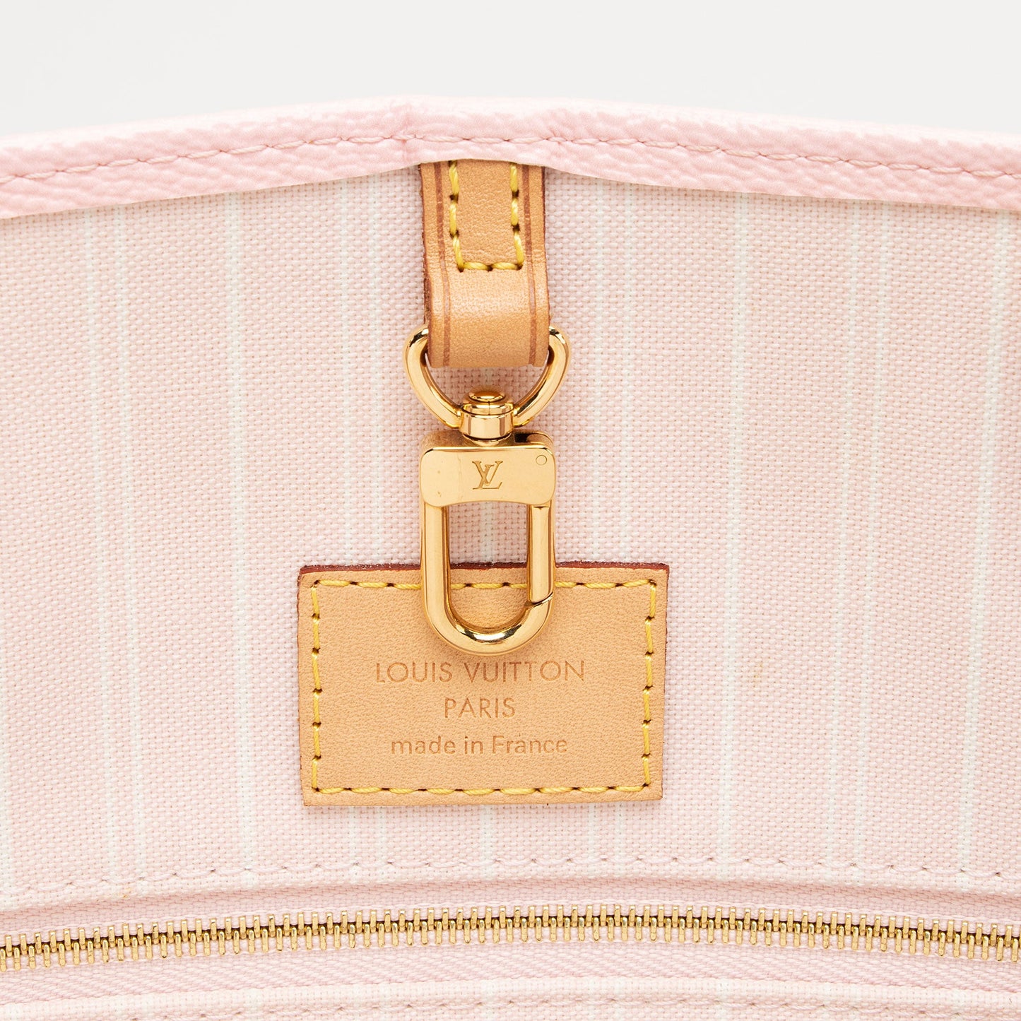 Louis Vuitton Giant Monogram Canvas By The Pool Onthego GM Tote (SHF-GW7dzi)