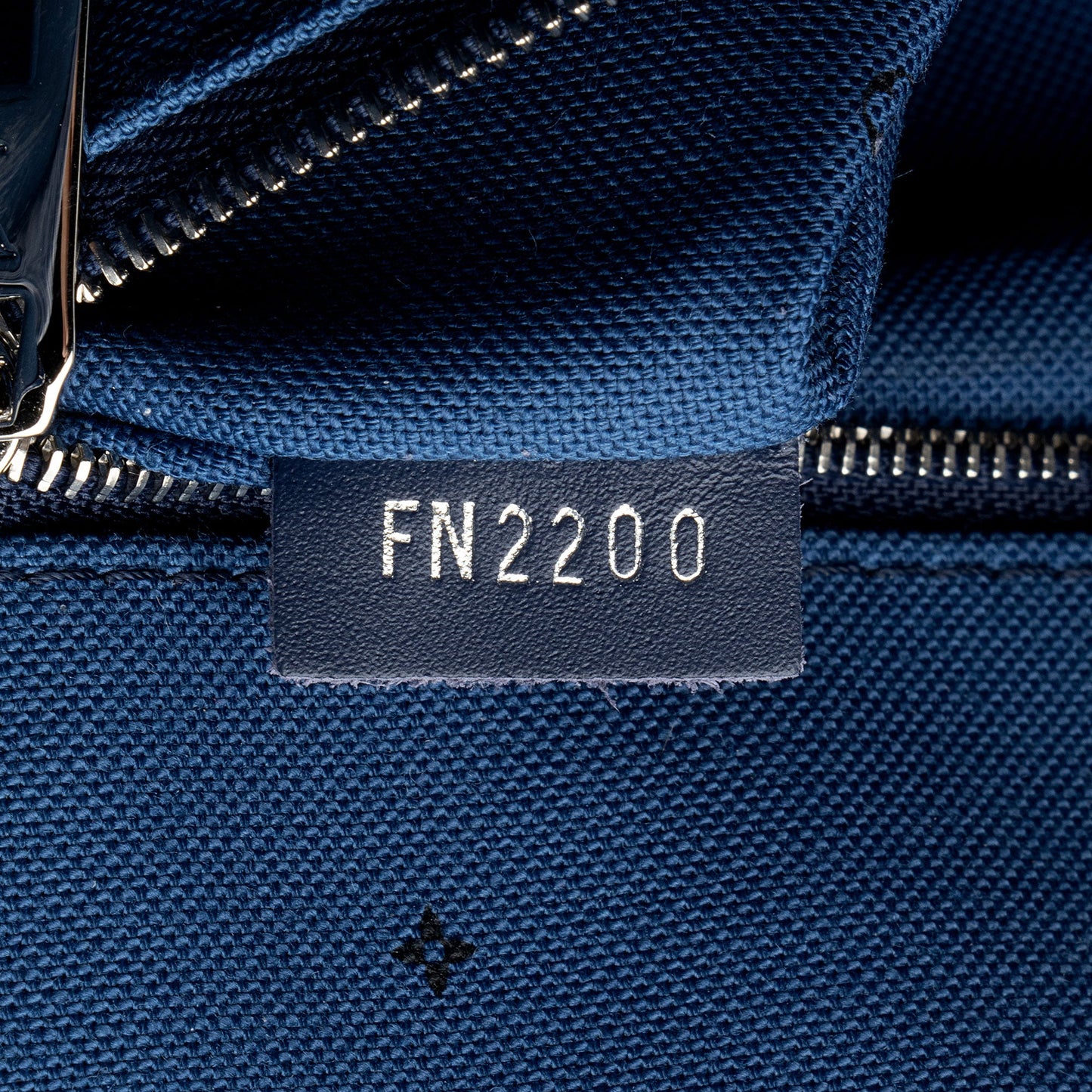 Louis Vuitton Giant Monogram Canvas Escale Onthego GM Tote (SHF-EJNgea)