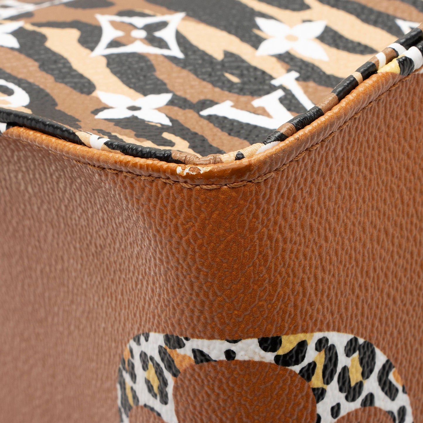 Louis Vuitton Giant Monogram Canvas Jungle Onthego GM Tote (SHF-UZF7TB)