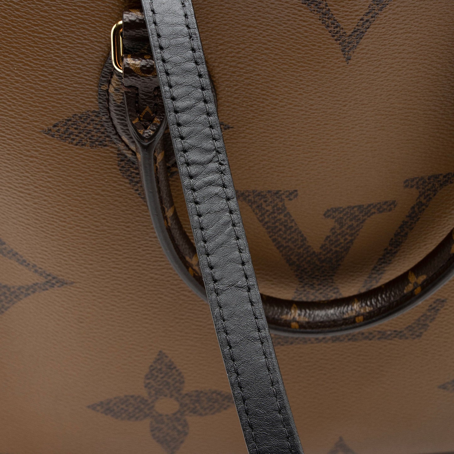 Louis Vuitton Giant Monogram Canvas Onthego MM Tote (SHF-OPM7Zk)
