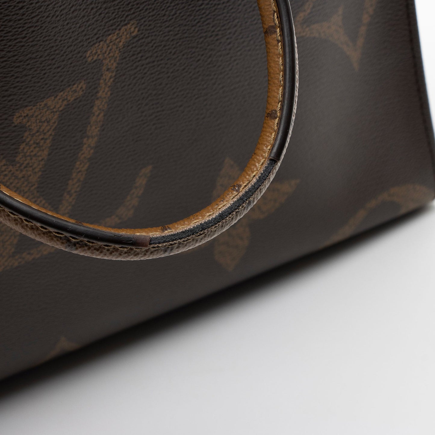 Louis Vuitton Giant Monogram Canvas Onthego MM Tote (SHF-B5VuuY)