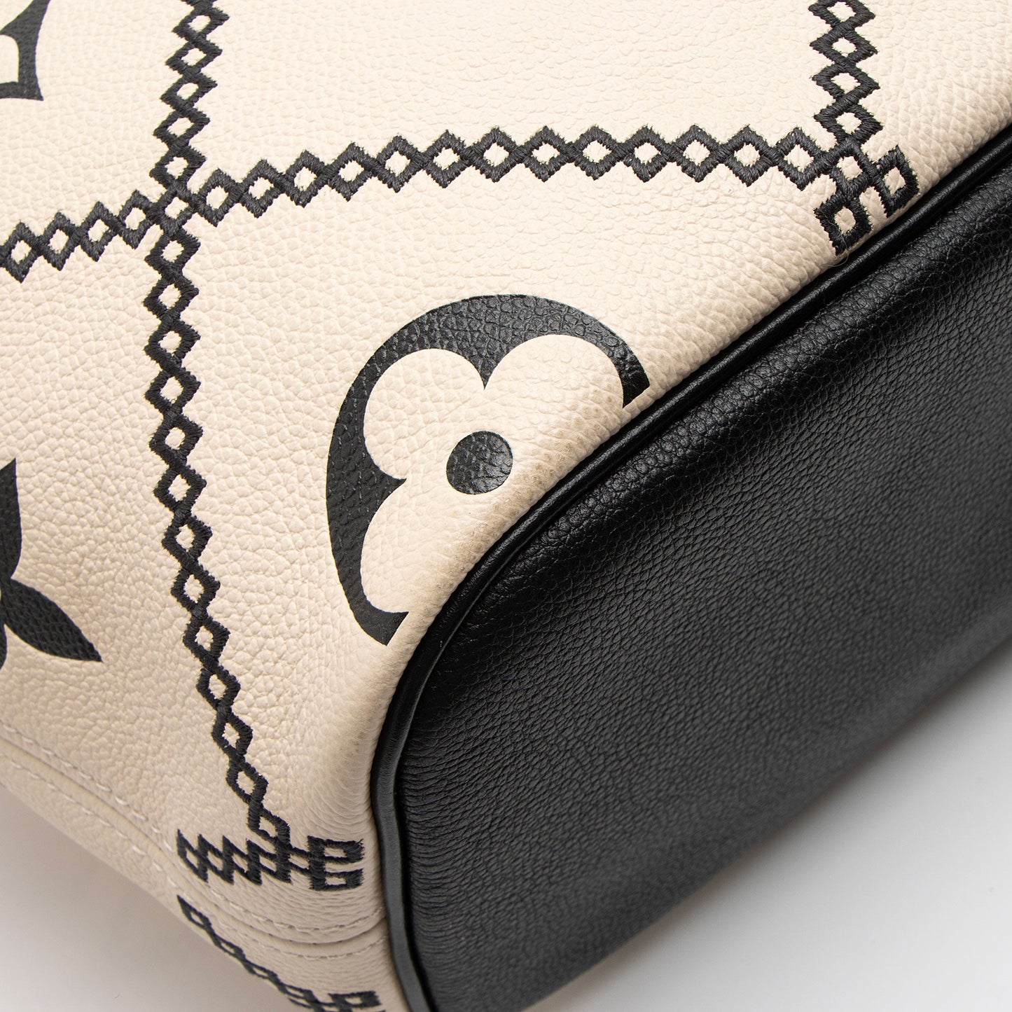 Louis Vuitton Giant Monogram Empreinte Broderies Neverfull MM Tote (SHF-seNj17)