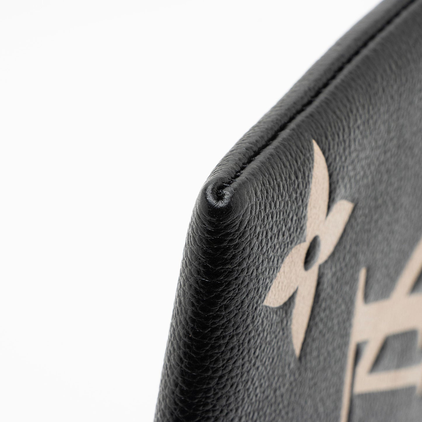 Louis Vuitton Giant Monogram Empreinte Daily Pouch (SHF-mZDtSZ)