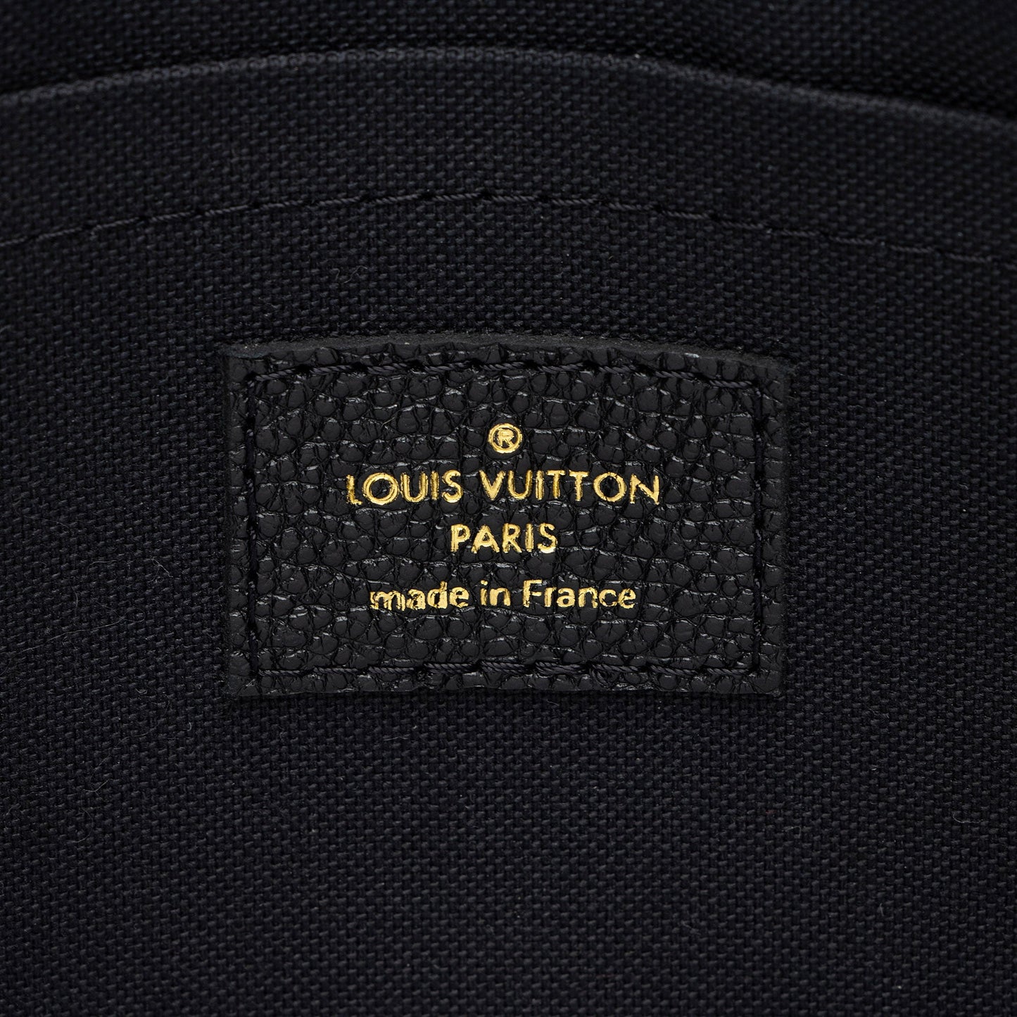 Louis Vuitton Giant Monogram Empreinte Daily Pouch (SHF-mZDtSZ)