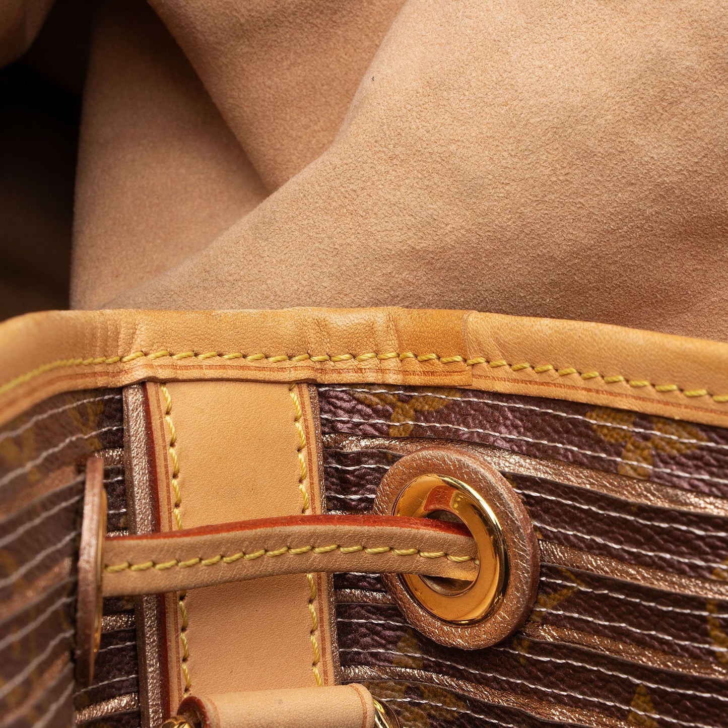 Louis Vuitton Limited Edition Monogram Eden Drawstring Satchel (SHF-s9Aun7)