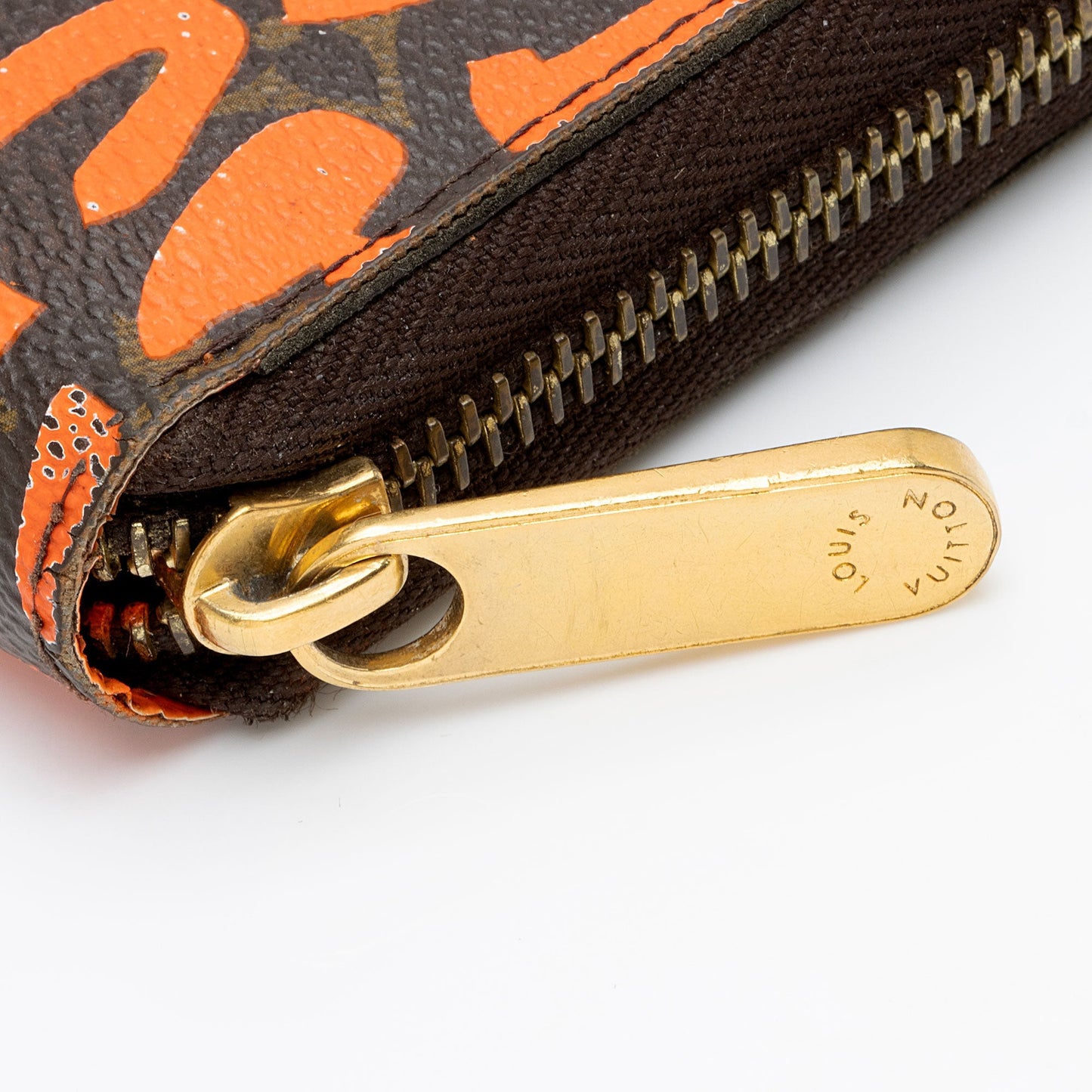 Louis Vuitton Limited Edition Monogram Graffiti Zippy Wallet (SHF-KH4elc)