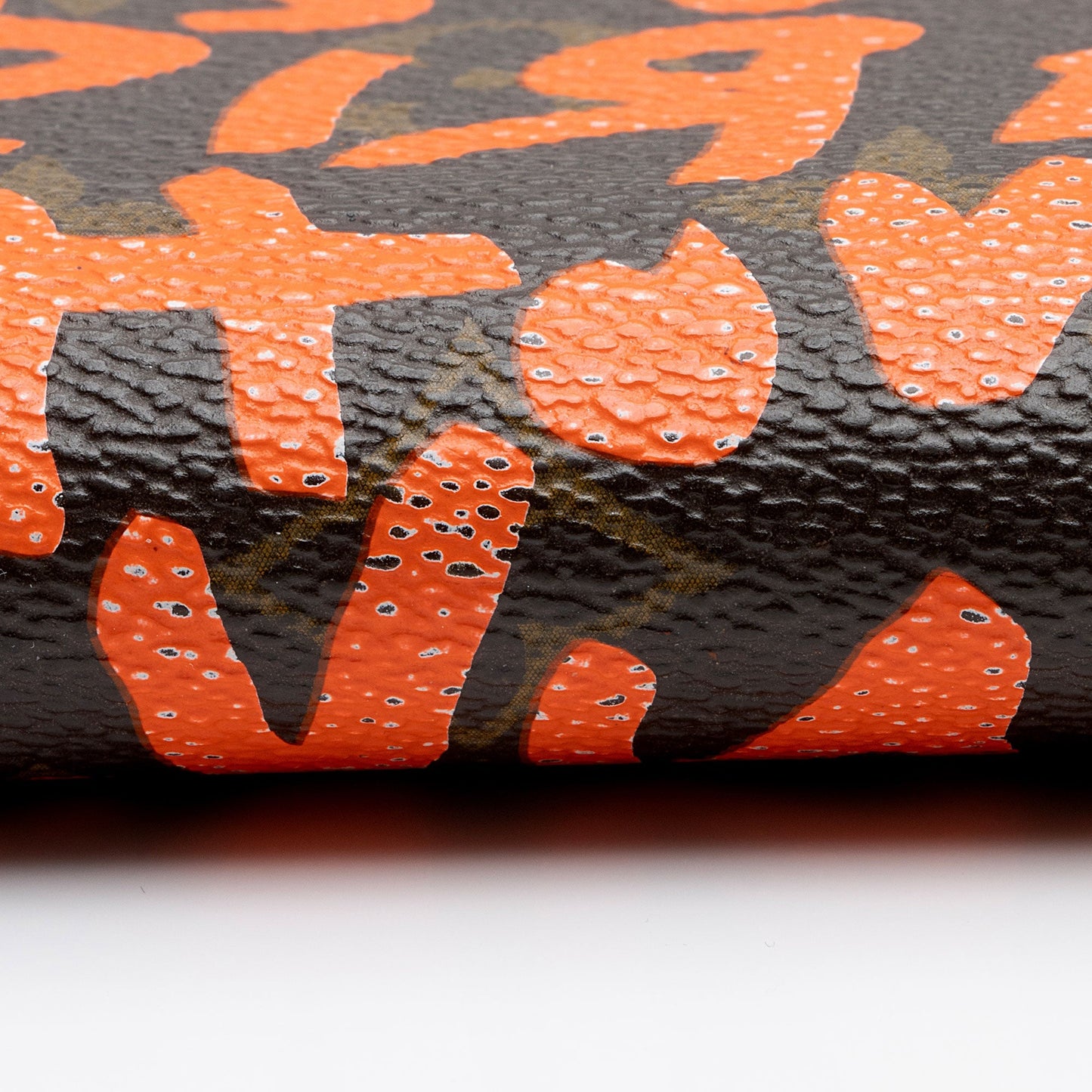Louis Vuitton Limited Edition Monogram Graffiti Zippy Wallet (SHF-KH4elc)