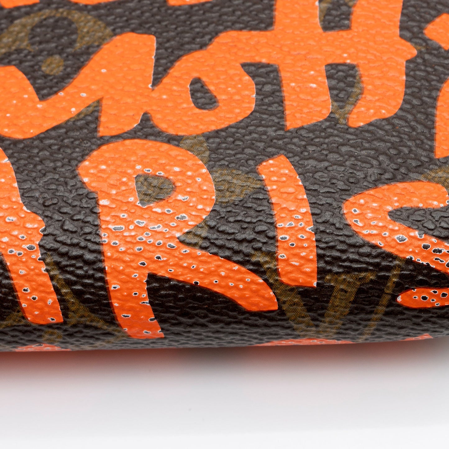 Louis Vuitton Limited Edition Monogram Graffiti Zippy Wallet (SHF-KH4elc)