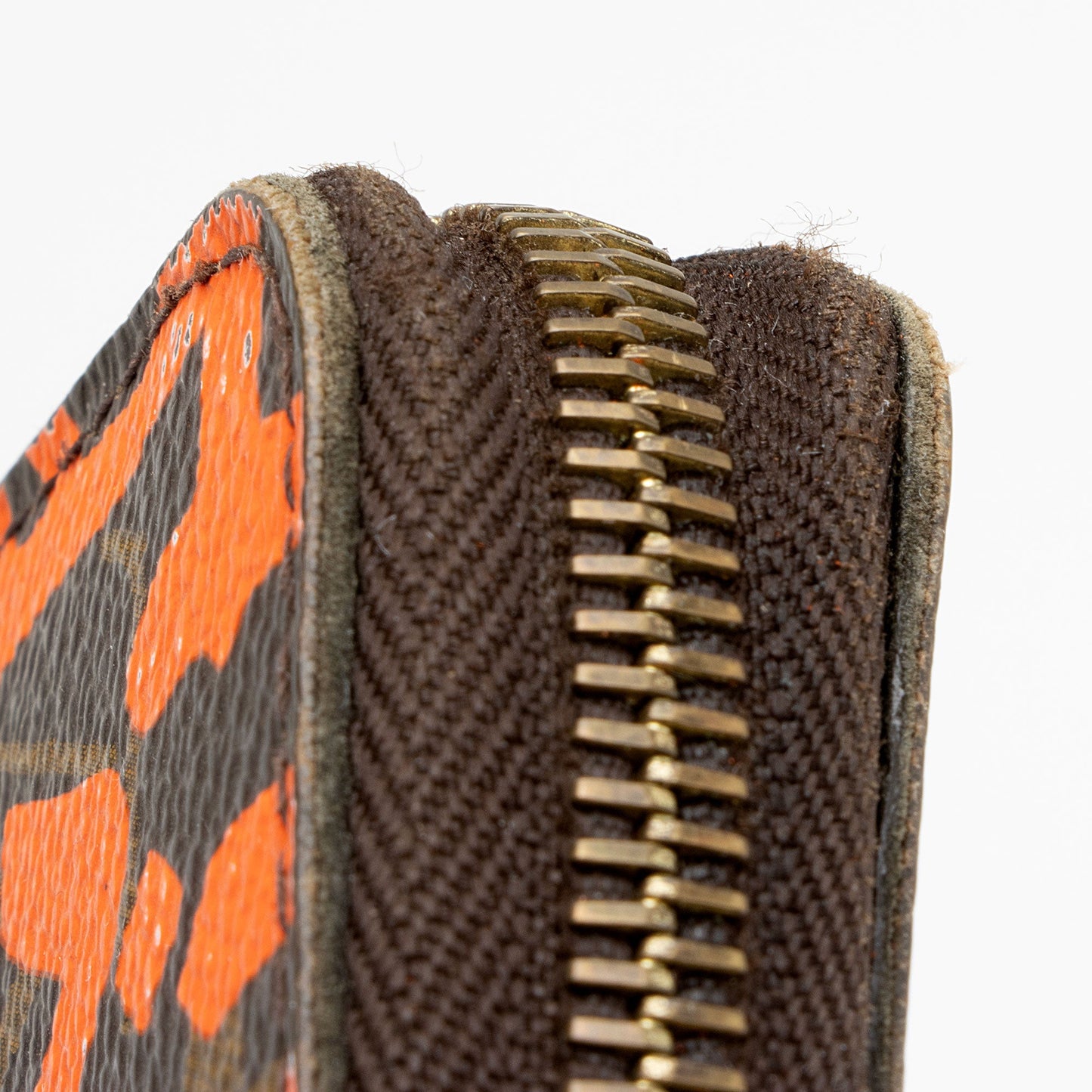 Louis Vuitton Limited Edition Monogram Graffiti Zippy Wallet (SHF-KH4elc)