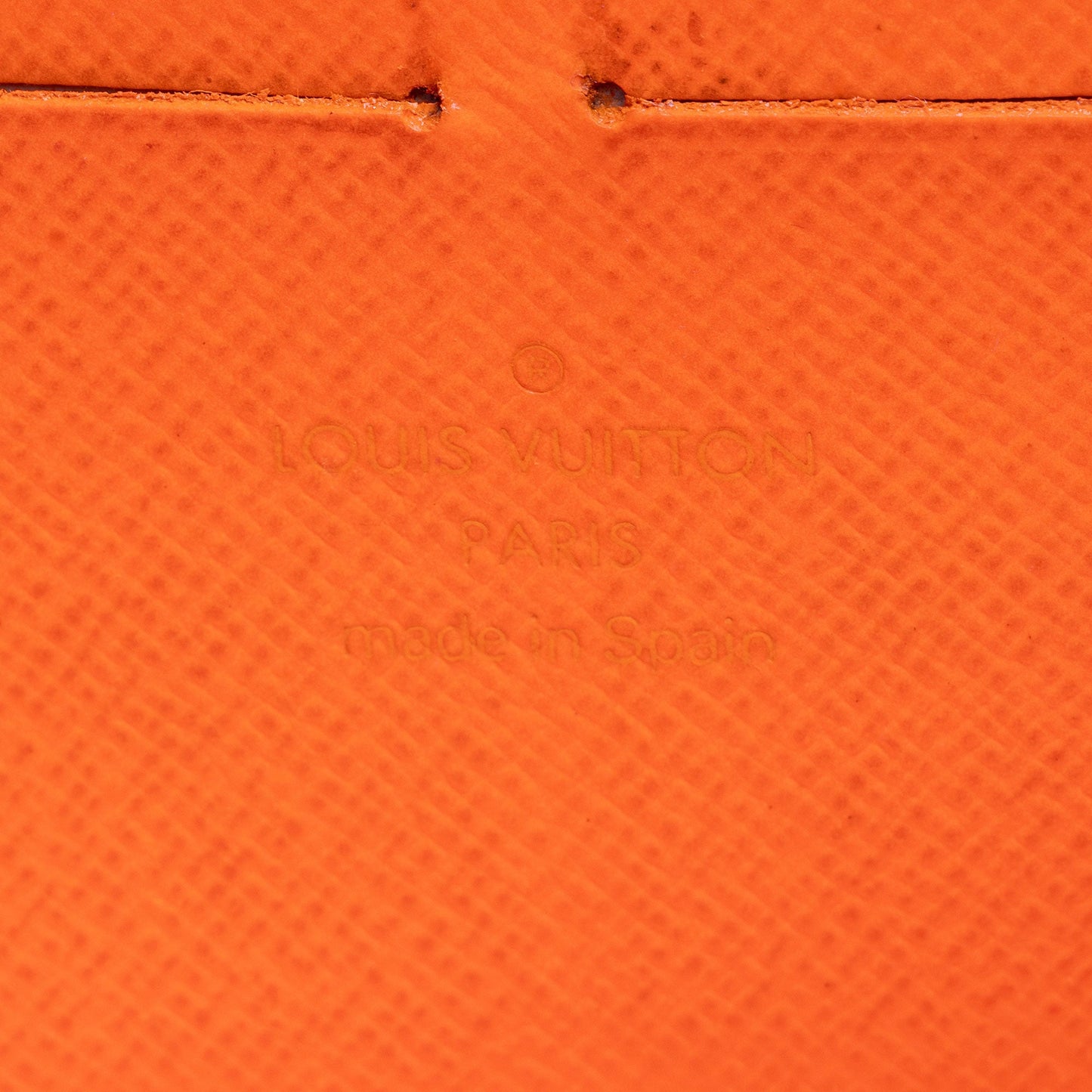 Louis Vuitton Limited Edition Monogram Graffiti Zippy Wallet (SHF-KH4elc)