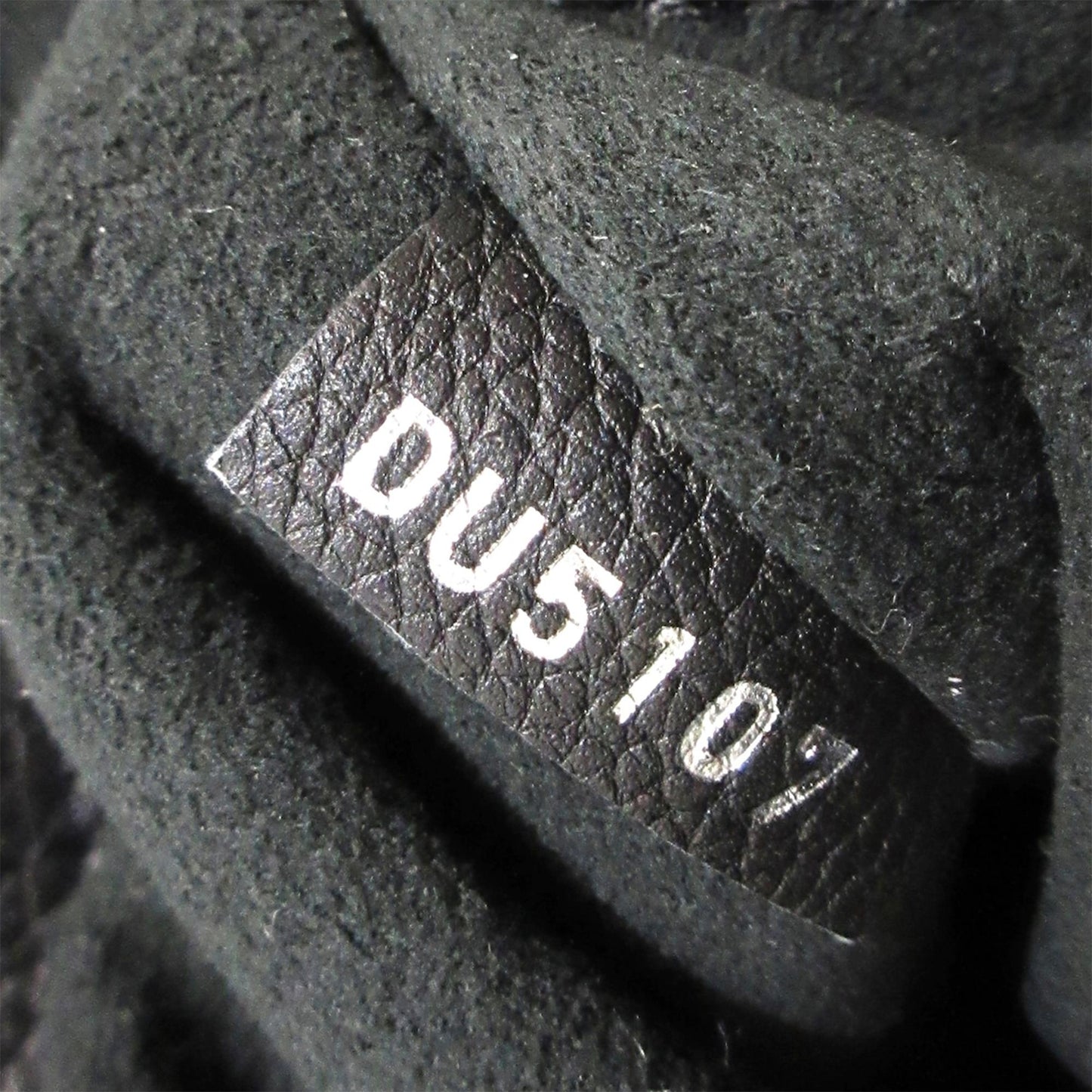 Louis Vuitton LockMe Backpack (SHG-eoDN7A)