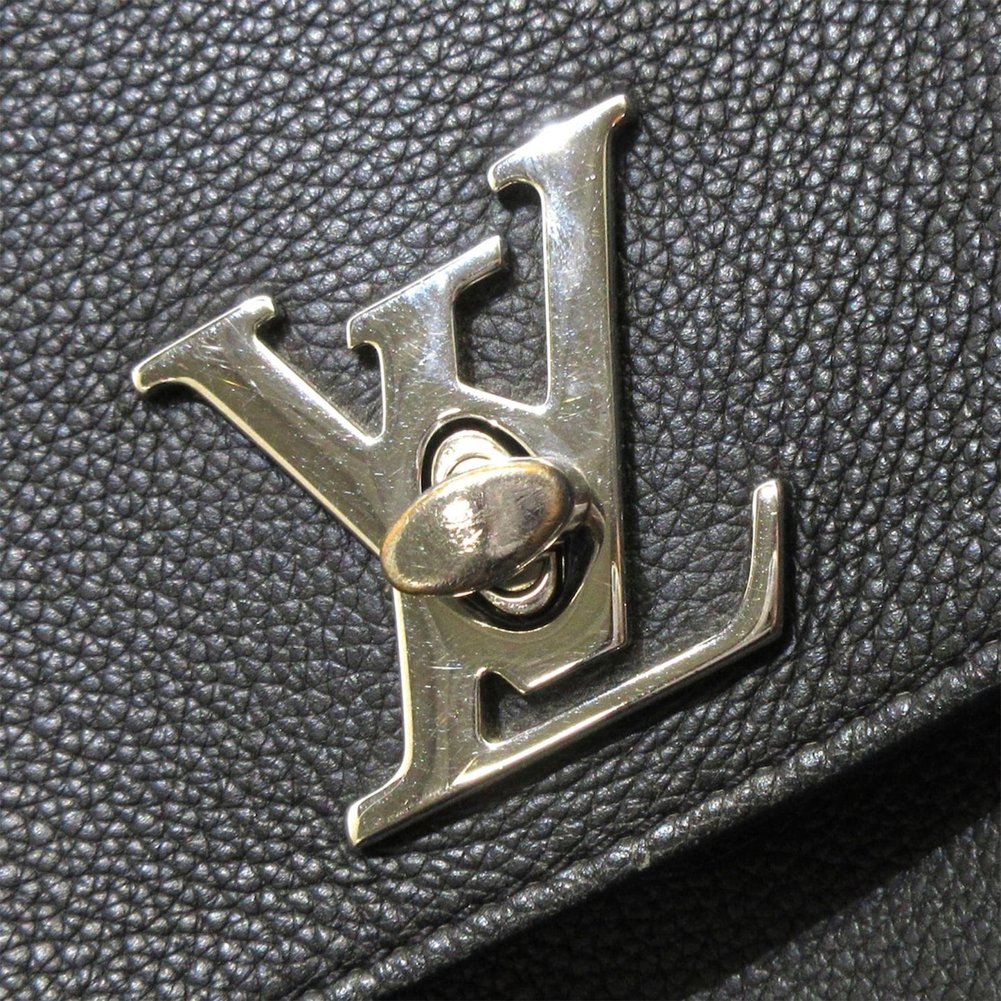 Louis Vuitton LockMe Backpack (SHG-eoDN7A)