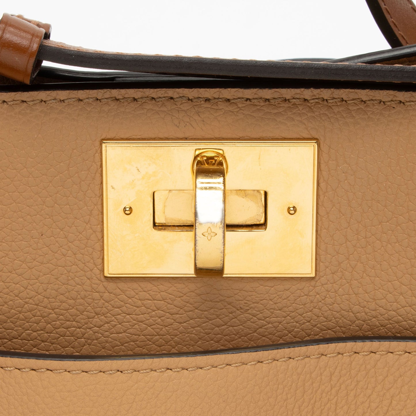 Louis Vuitton Mahina Calfskin On My Side MM Tote (SHF-C4Ei6m)