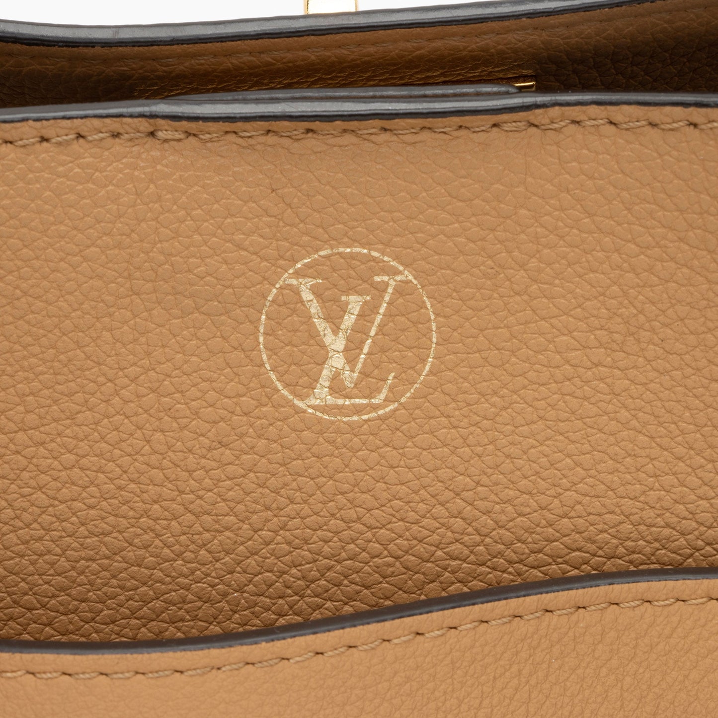 Louis Vuitton Mahina Calfskin On My Side MM Tote (SHF-C4Ei6m)