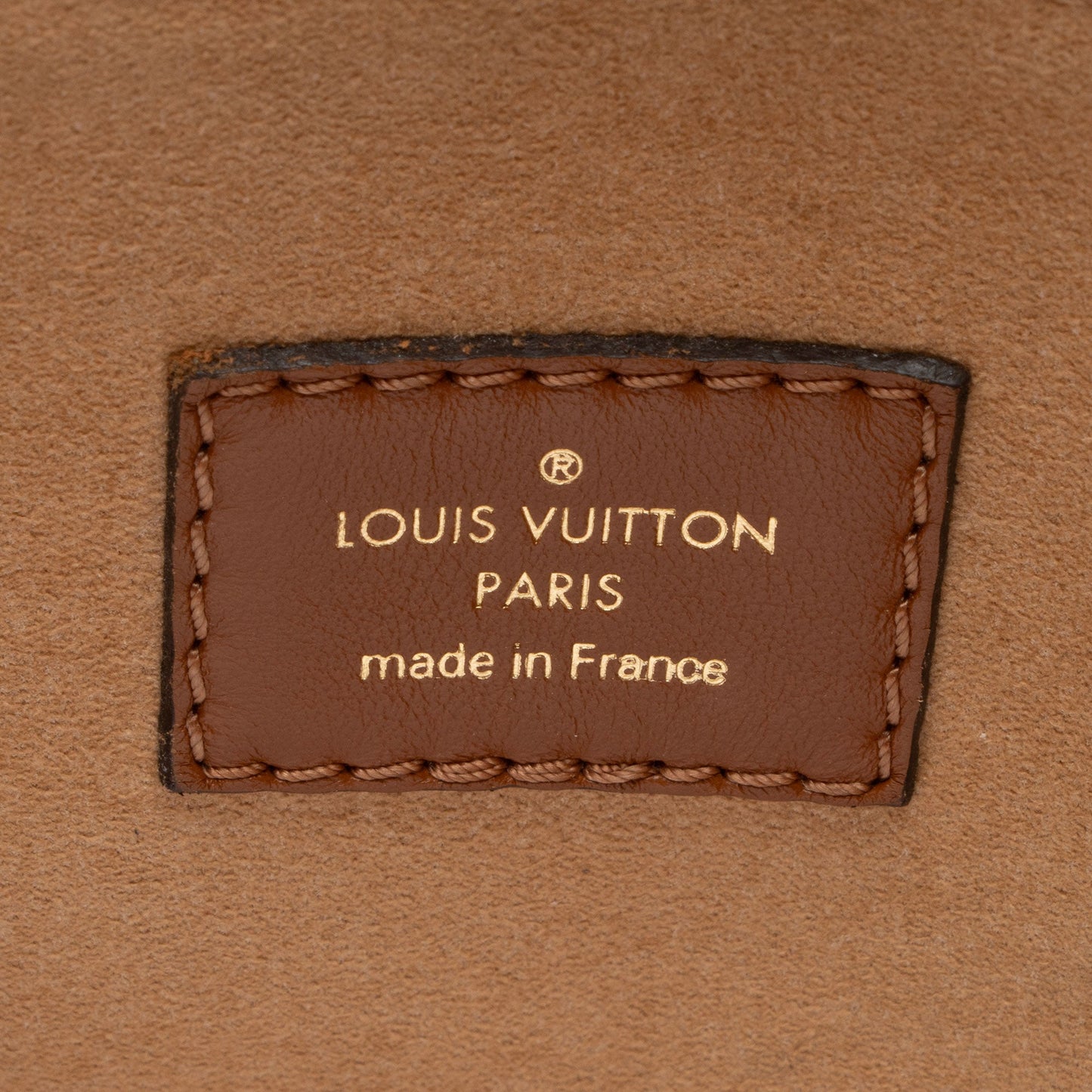 Louis Vuitton Mahina Calfskin On My Side MM Tote (SHF-C4Ei6m)