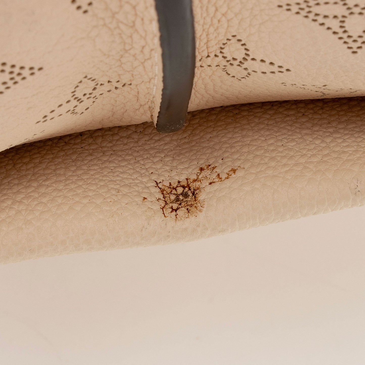 Louis Vuitton Mahina Leather Carmel Hobo