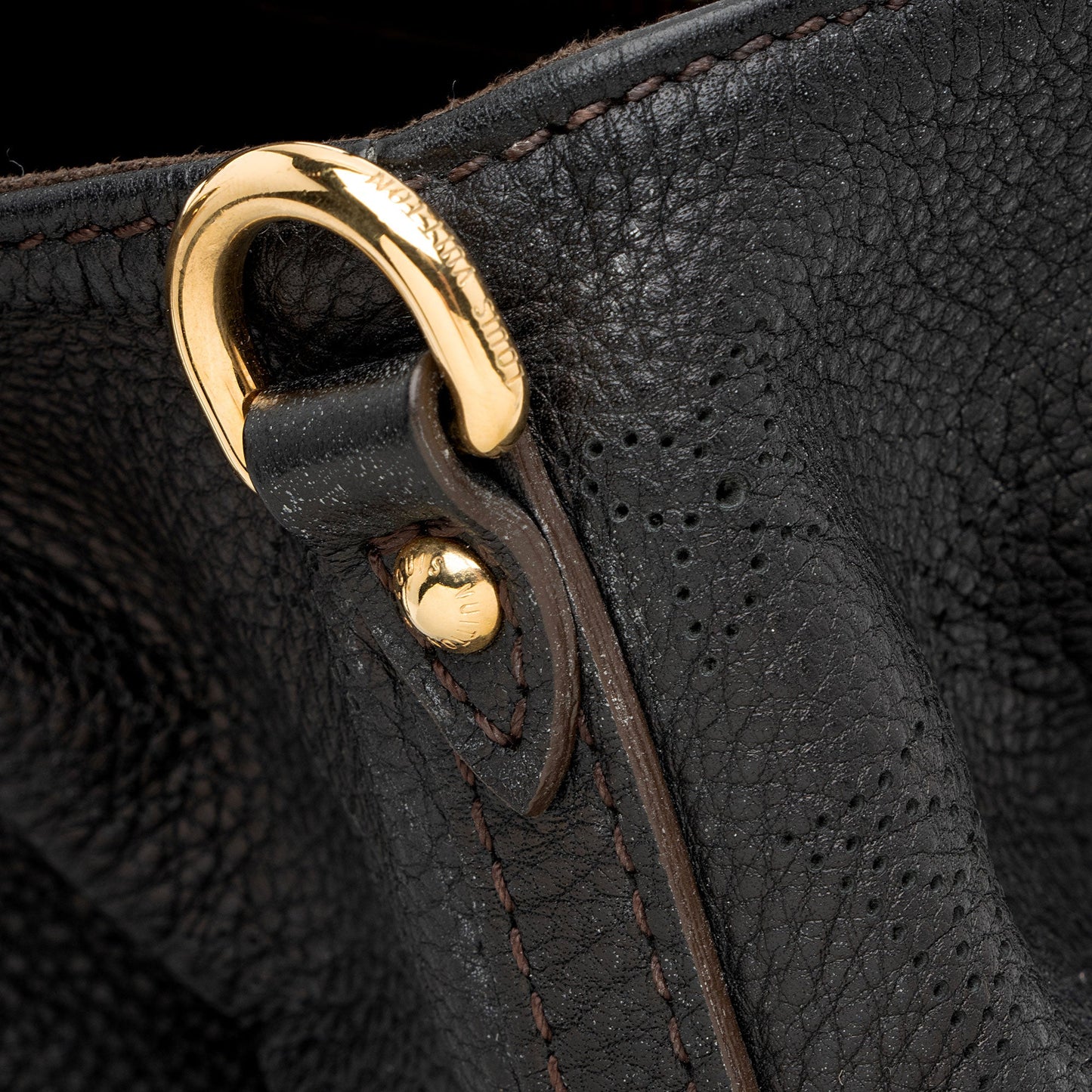 Louis Vuitton Mahina Leather L Hobo