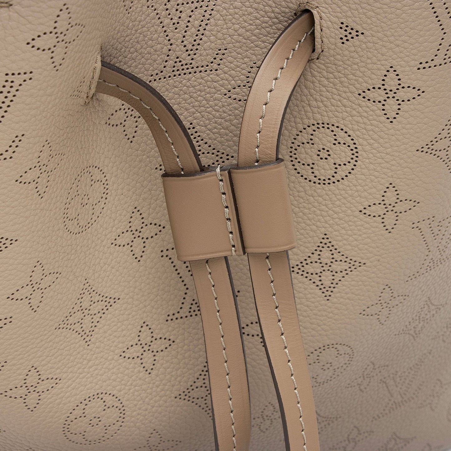 Louis Vuitton Mahina Leather Girolata Tote (SHF-zKl3Nc)