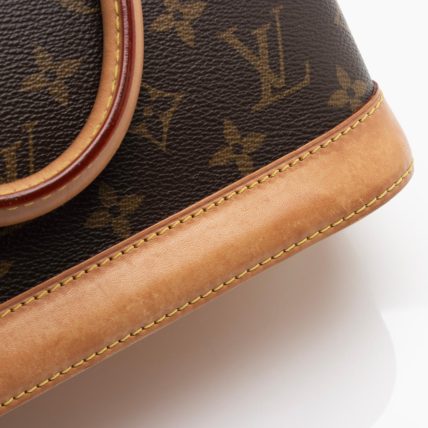 Louis Vuitton Monogram Canvas Alma BB Satchel (SHF-RDvgz0)