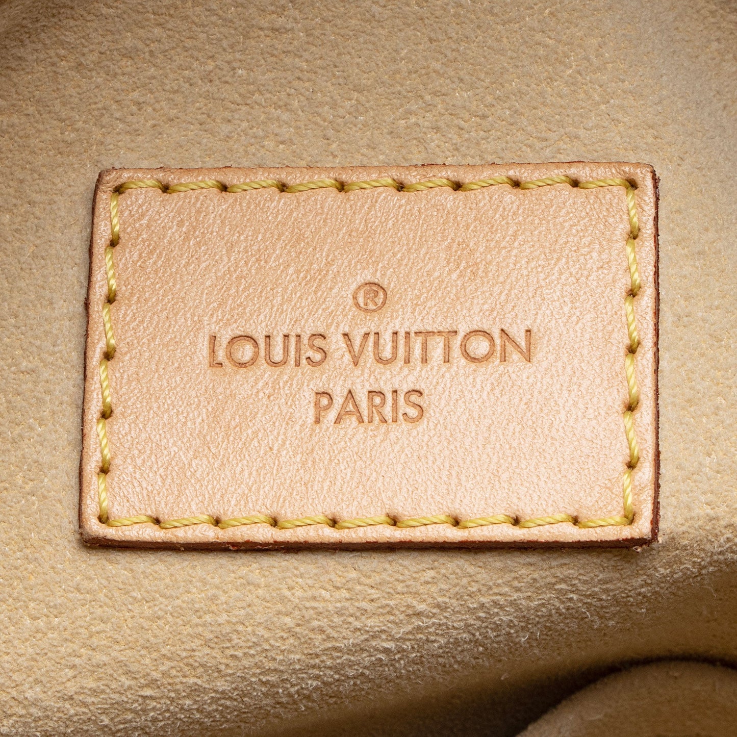 Louis Vuitton Monogram Canvas Artsy MM Shoulder Bag (SHF-giE8eU)