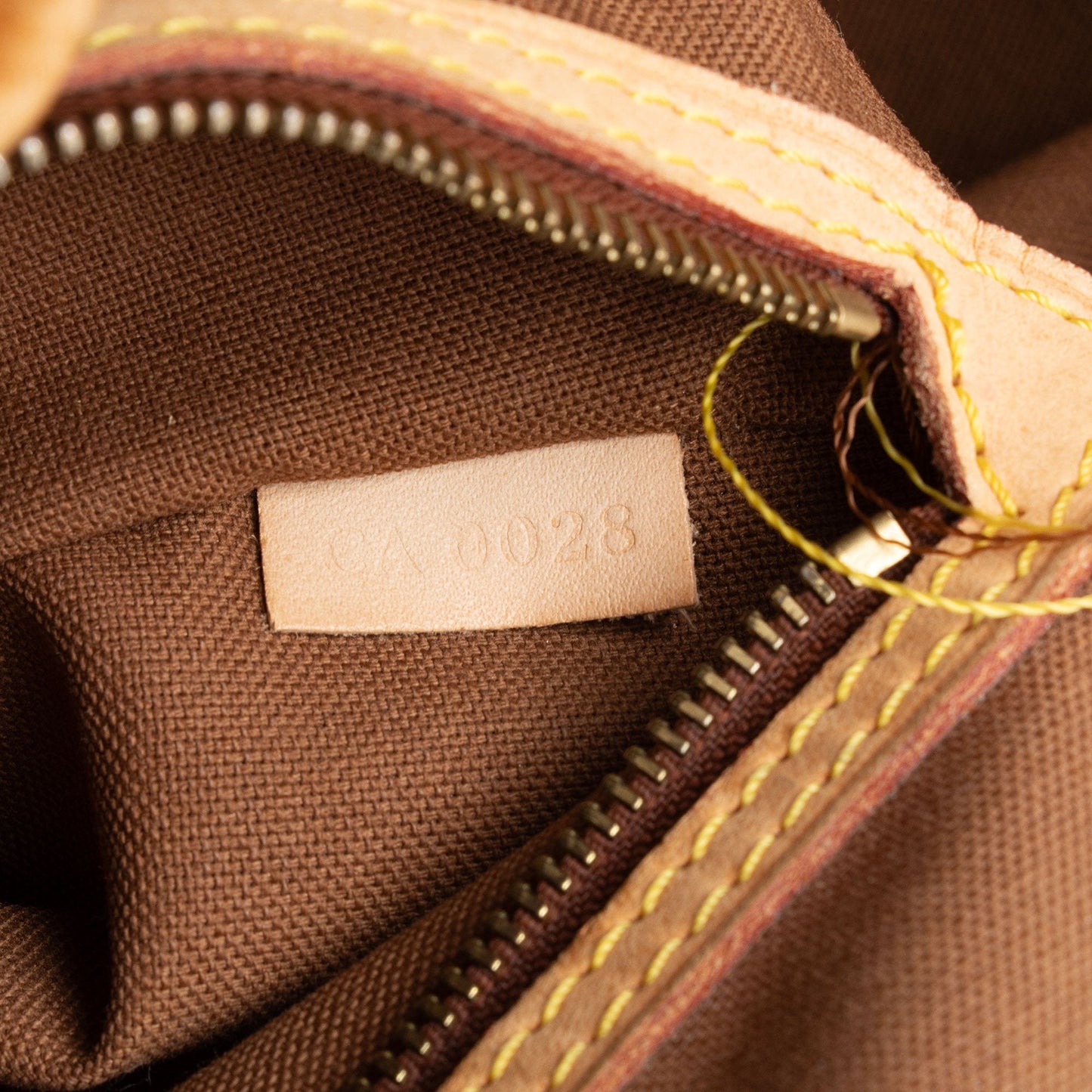 Louis Vuitton Monogram Canvas Batignolles Vertical Tote (SHF-Eea3IY)