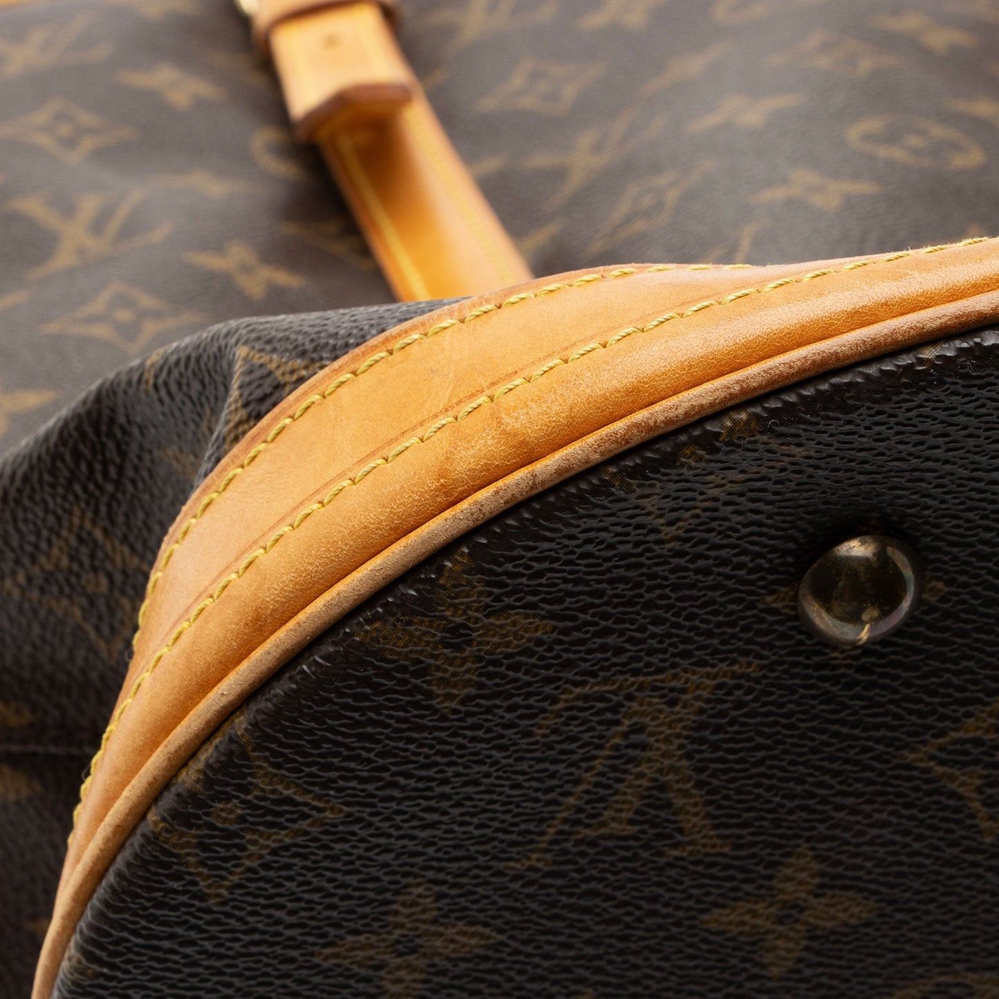 Louis Vuitton Monogram Canvas Bucket GM Tote (SHF-RnIGXM)