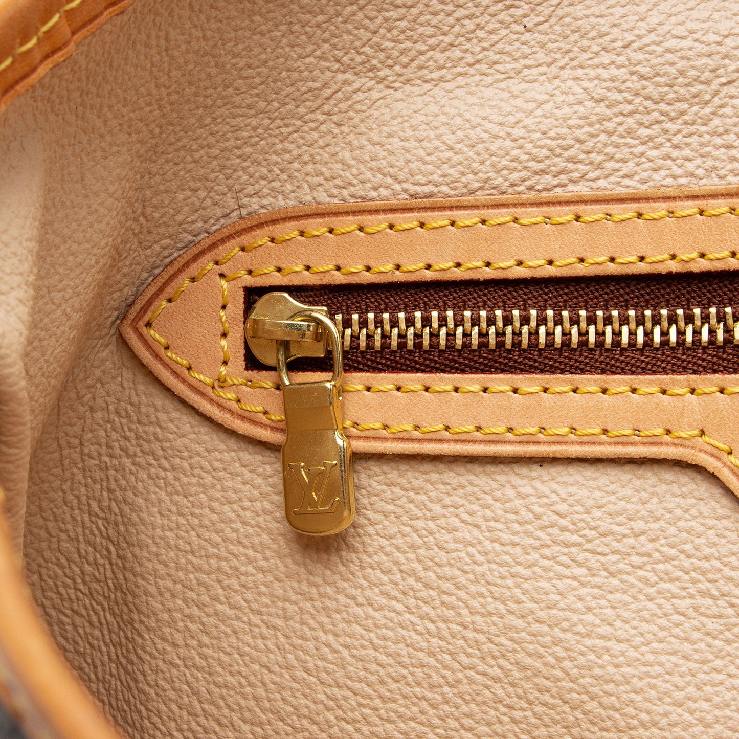 Louis Vuitton Monogram Canvas Bucket GM Tote (SHF-RnIGXM)