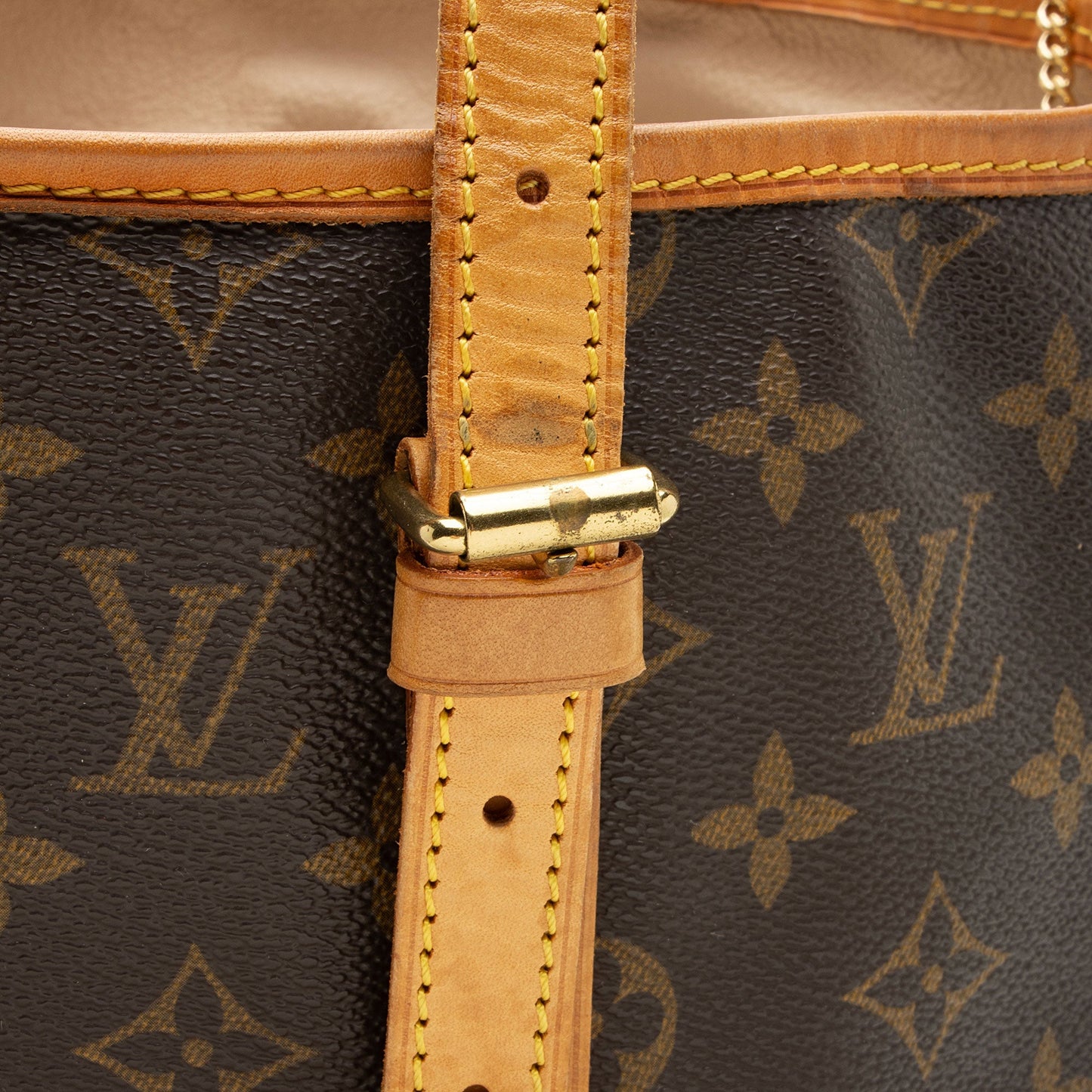 Louis Vuitton Monogram Canvas Bucket GM Tote (SHF-RnIGXM)
