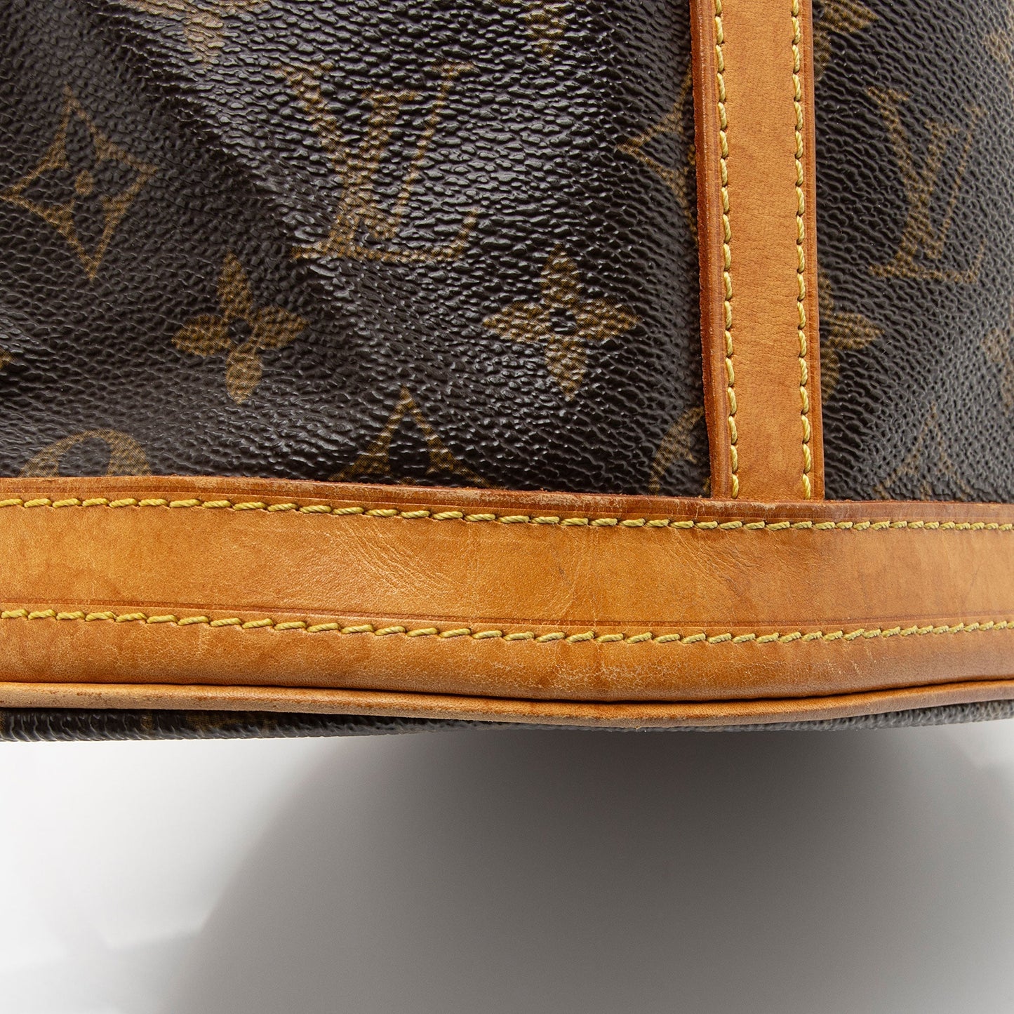 Louis Vuitton Monogram Canvas Bucket GM Tote (SHF-RnIGXM)