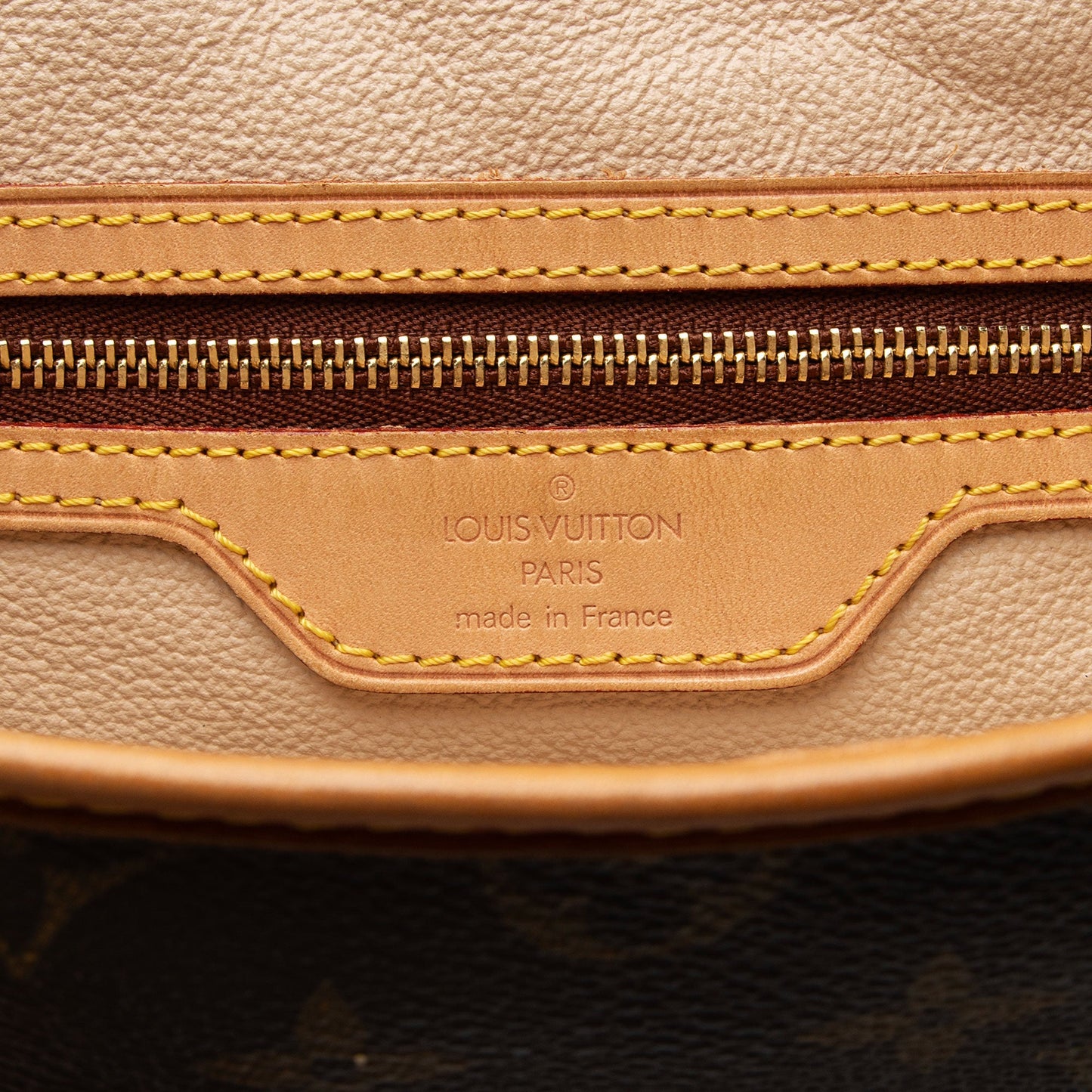 Louis Vuitton Monogram Canvas Bucket GM Tote (SHF-RnIGXM)