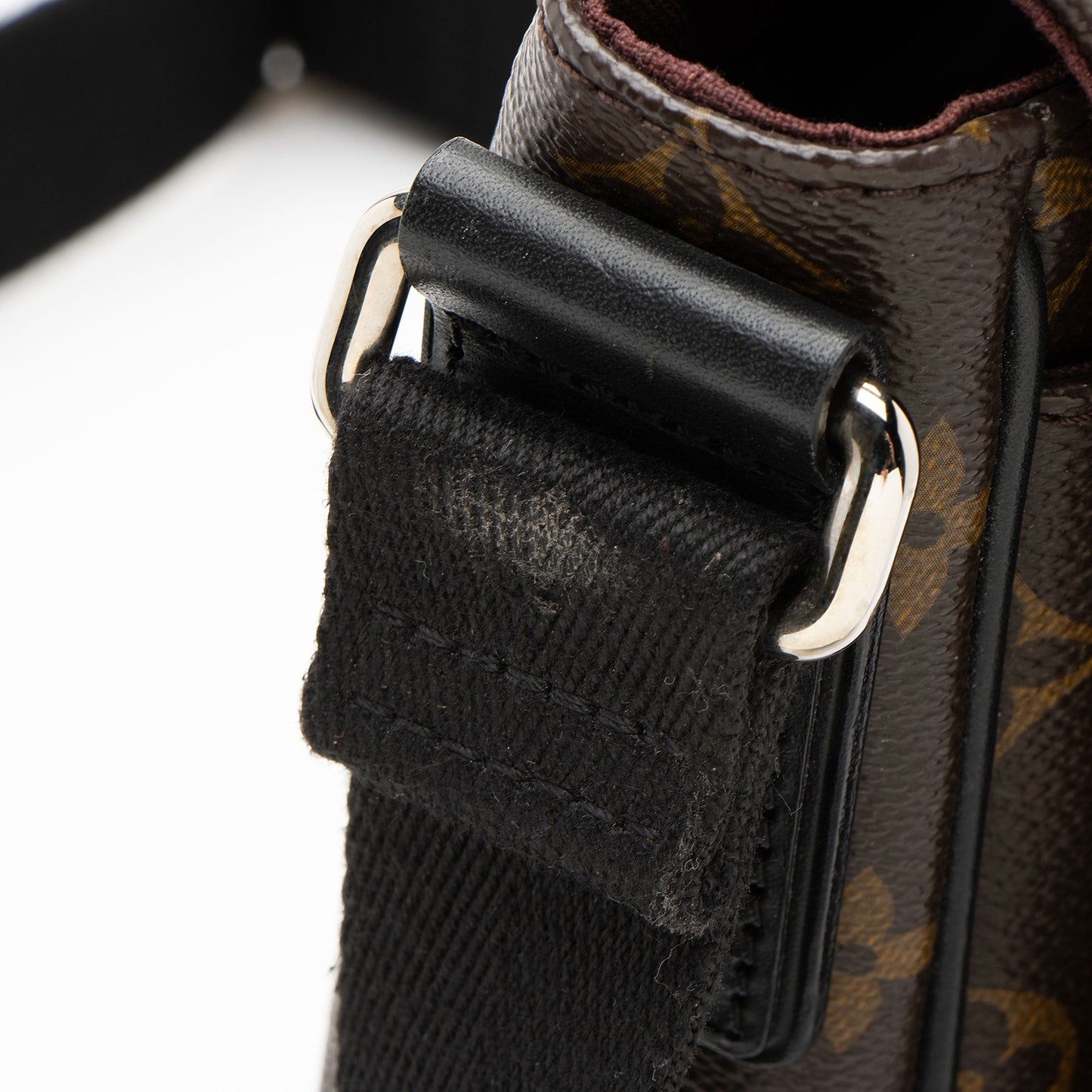 Louis Vuitton Monogram Canvas District PM Messenger