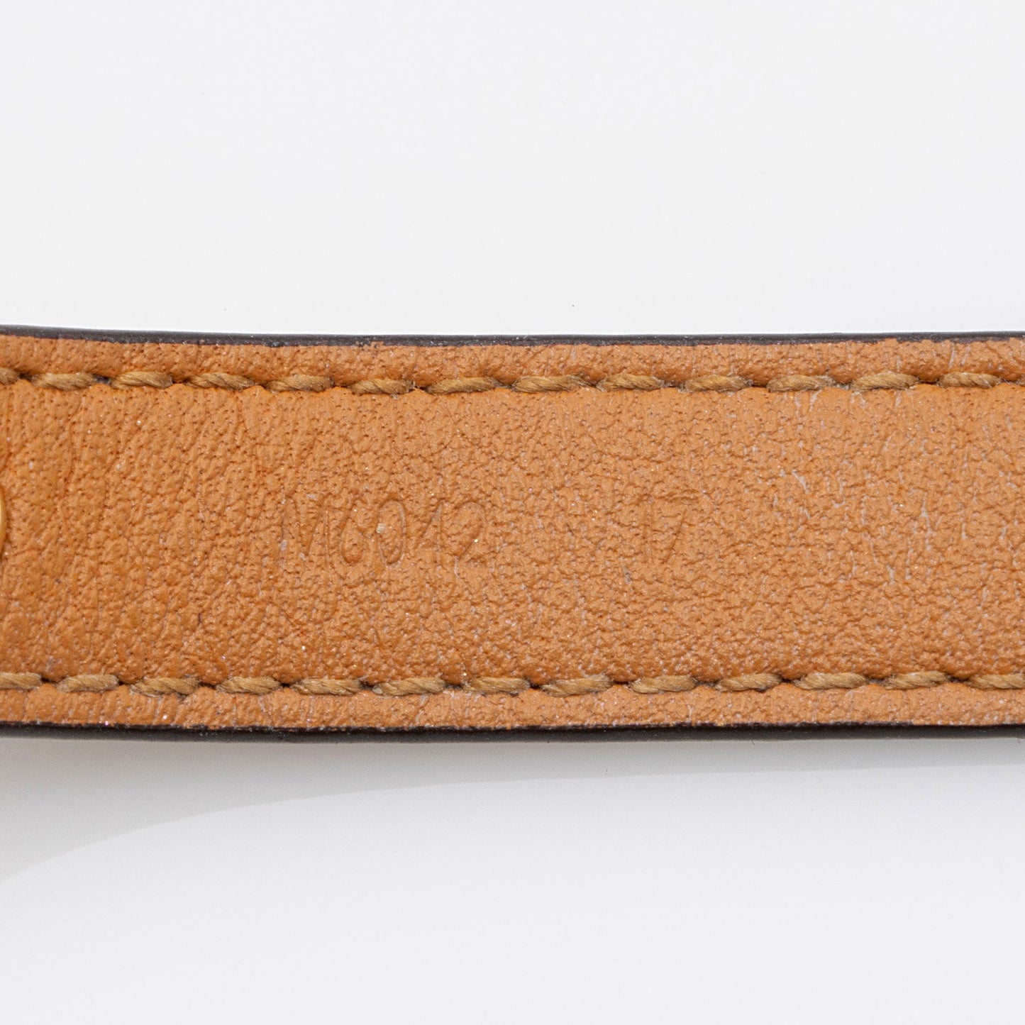 Louis Vuitton Monogram Canvas Essential V Bracelet (SHF-VJpKNN)