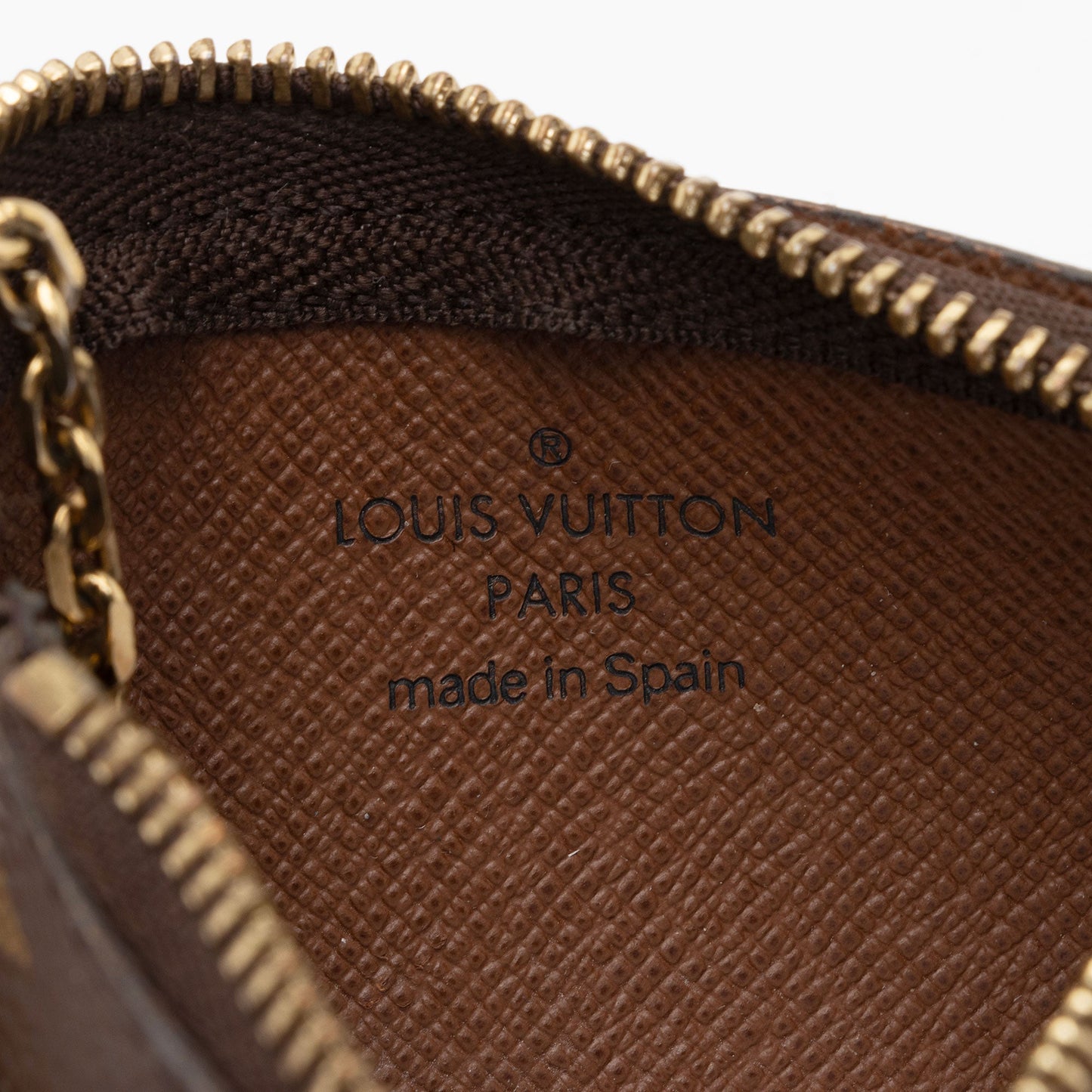 Louis Vuitton Monogram Canvas Key Pouch (SHF-cE2y5Q)